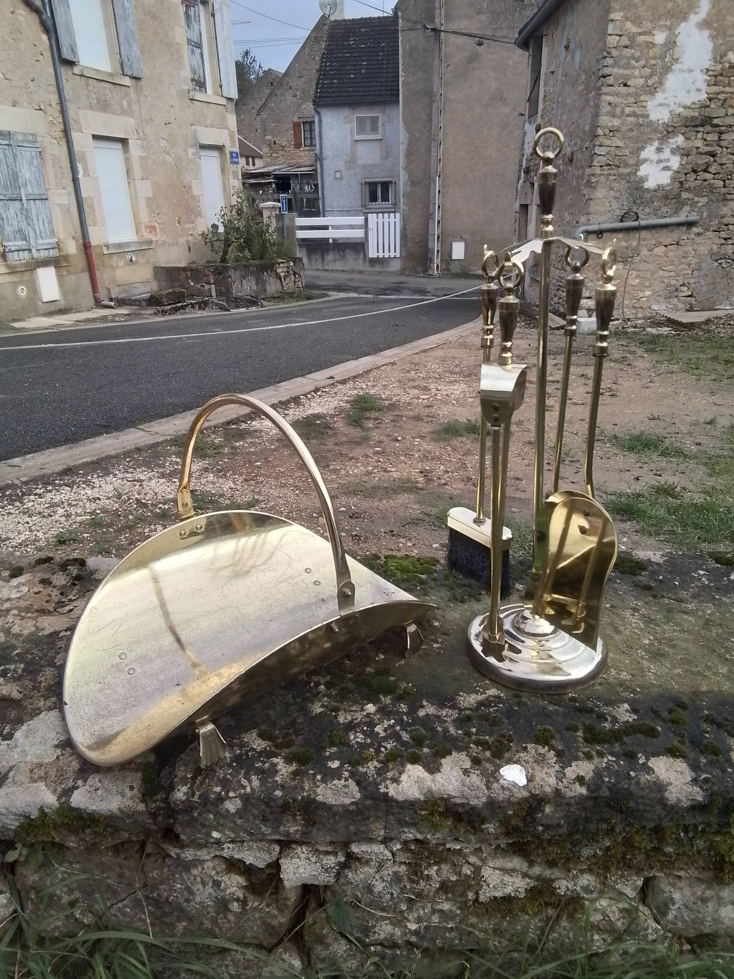 Fireplace servant and log basket set all in gilded brass