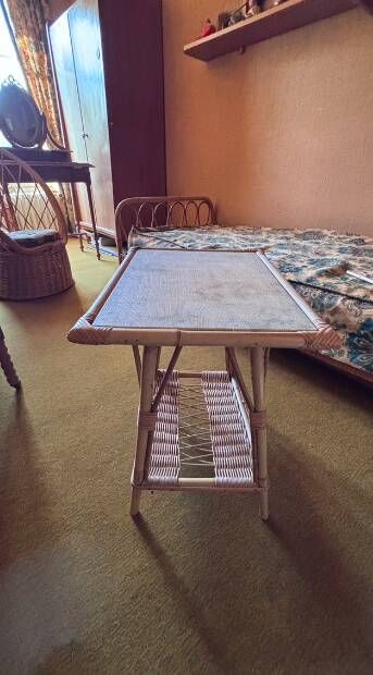Vintage bedside table in bamboo and rattan with decorative top.