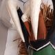 Masque tribal ancien en bois et fibre raphia