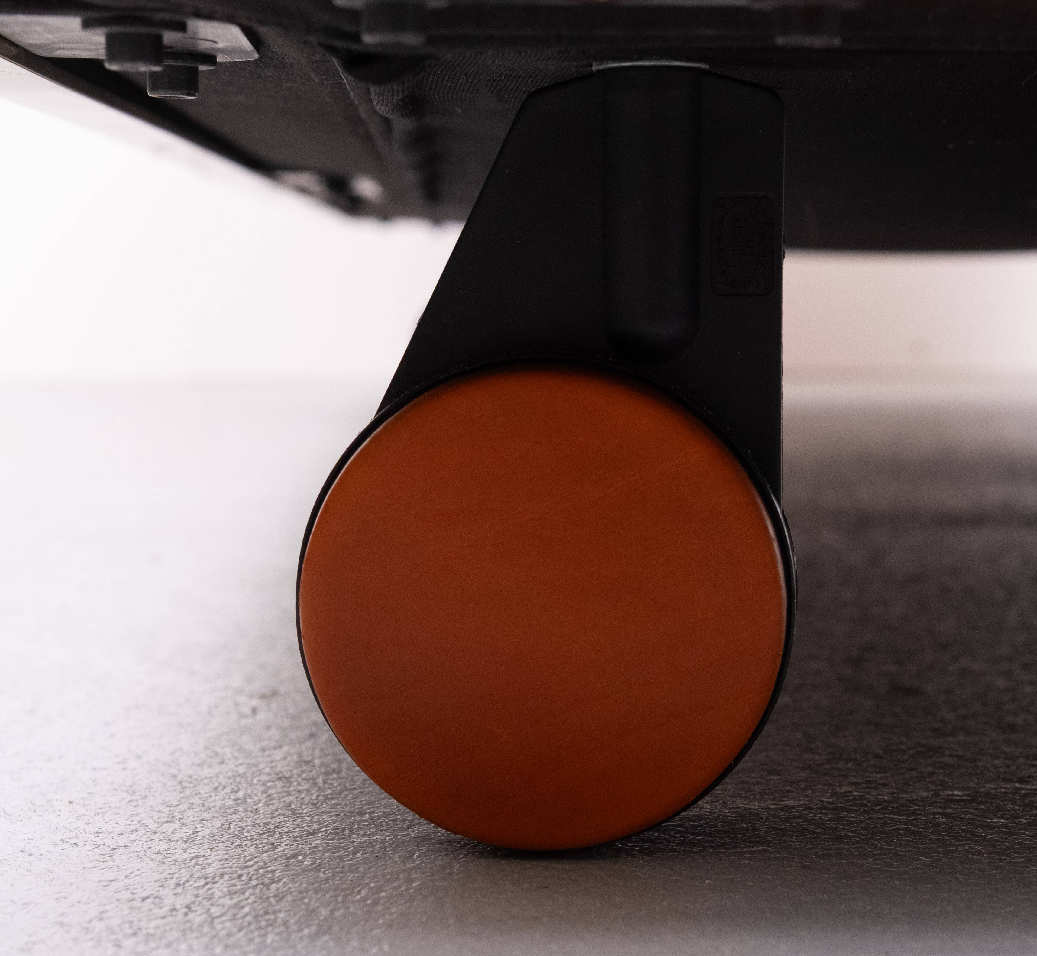 Stunning Leather 2.5 seater Sofa design by Pierluigi Cerri for poltrona fra