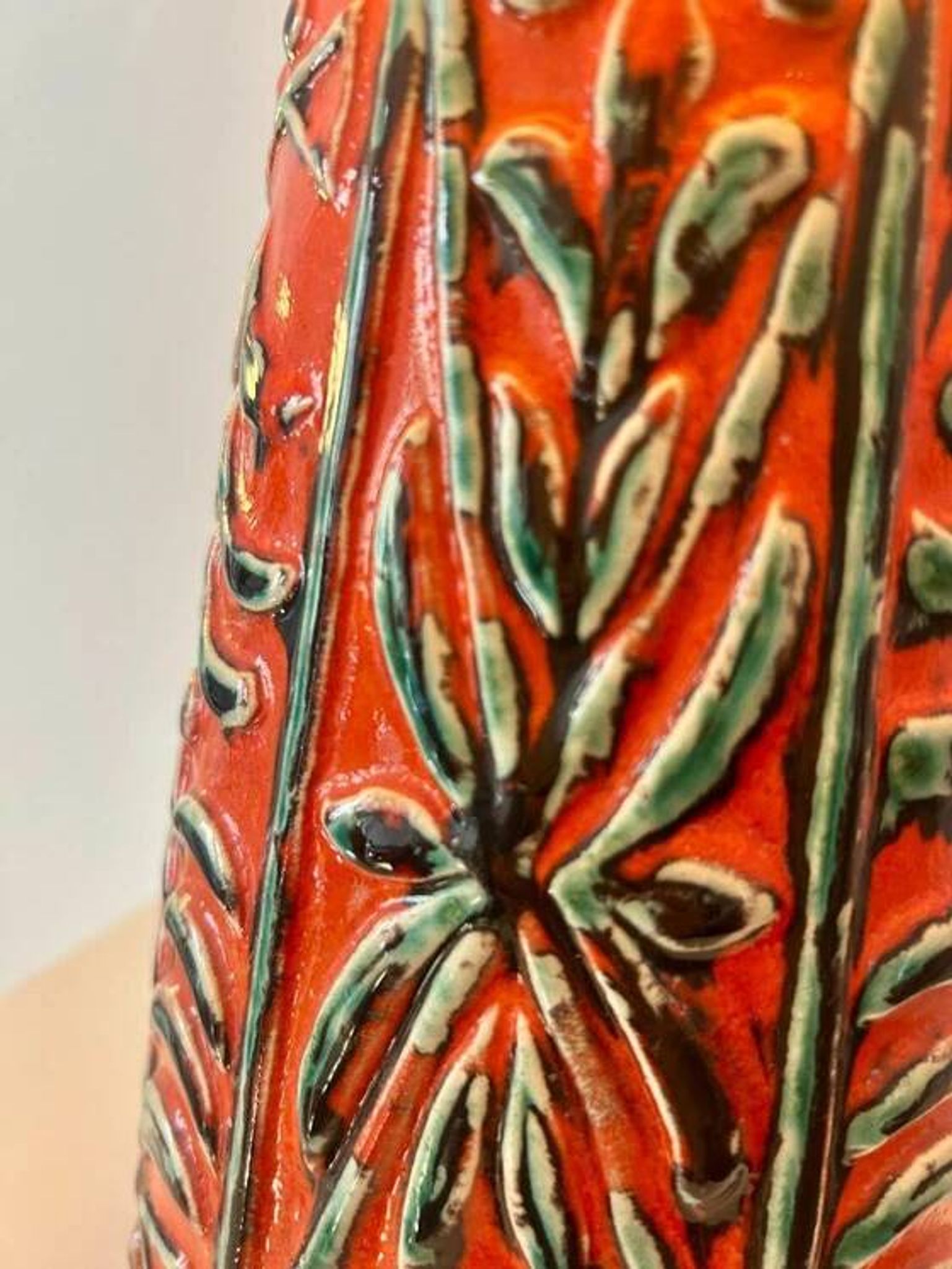Lampe de table d'ambiance upcyclée à partir d'un vase en céramique Übelacker.