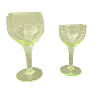 Verres ancien  à pieds en ouraline