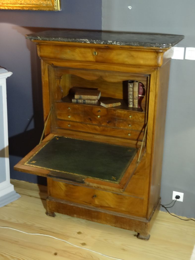 Secretary Louis Philippe in walnut and walnut plating 98 x 143 cm