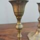 Paire de bougeoirs en laiton