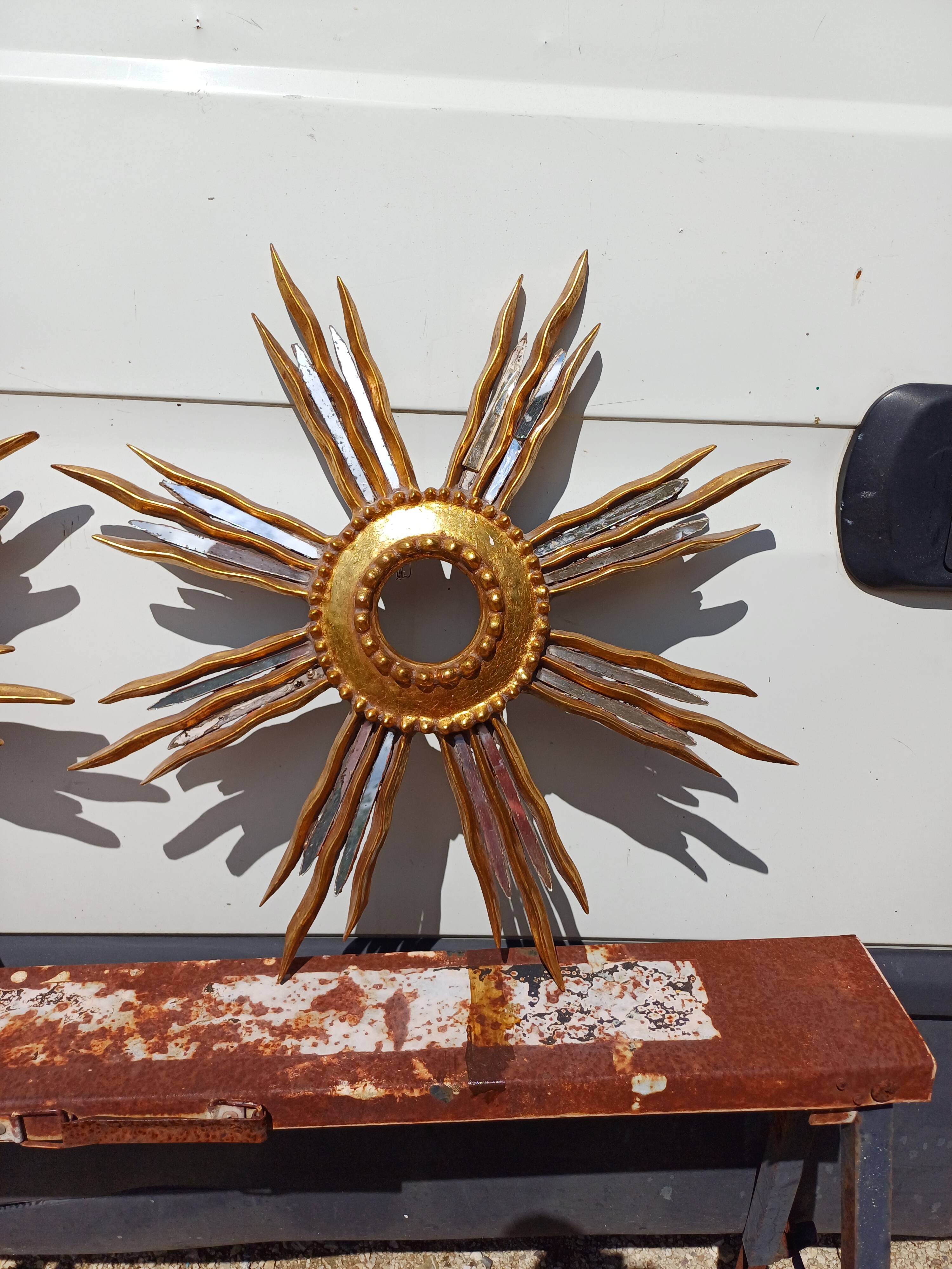 2 miroirs soleil bois et stuc doré
