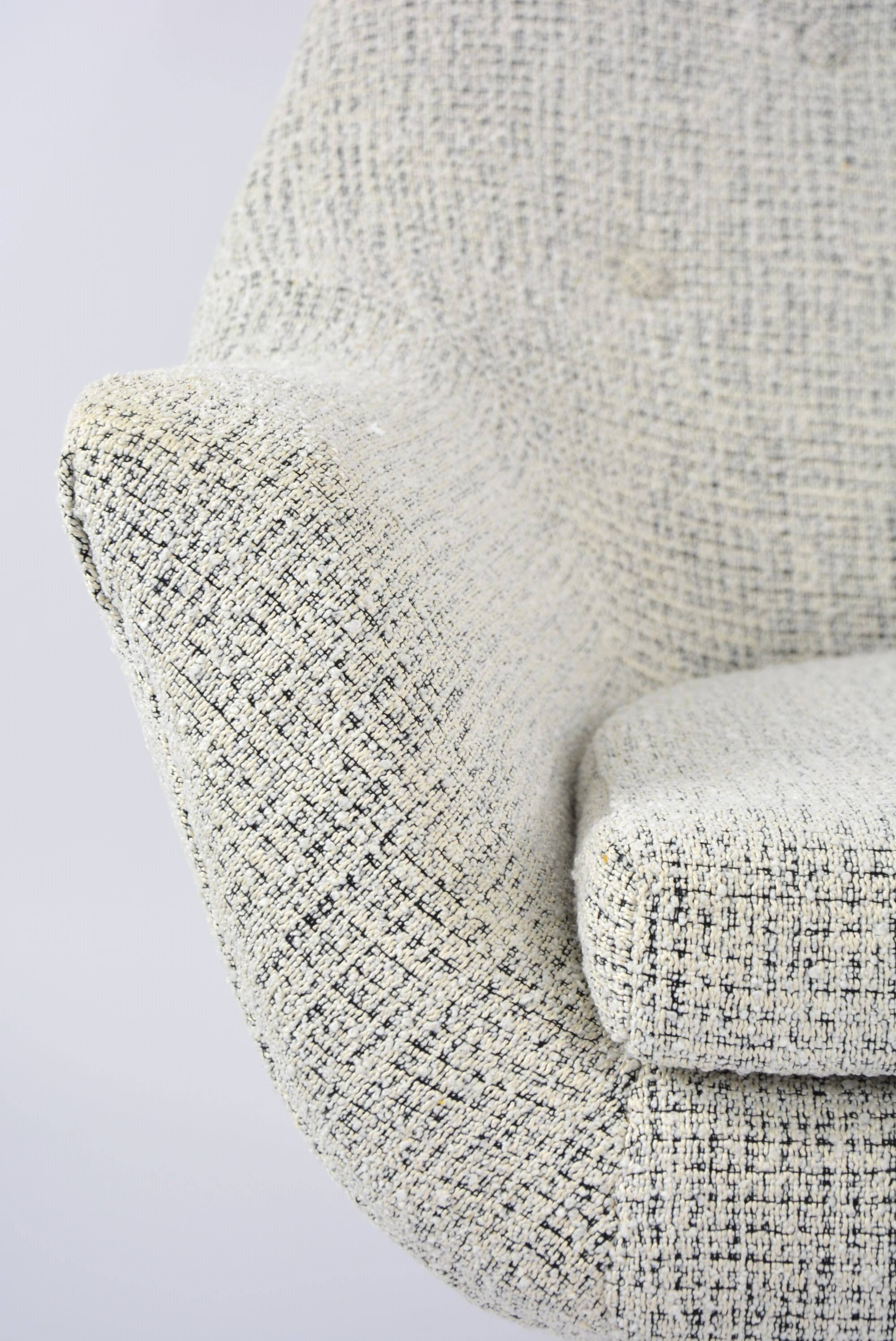 Swivel shell armchair