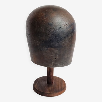 Ancienne forme à chapeau en bois sur pied, 1900