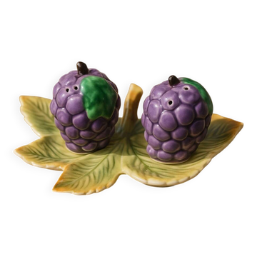 Ensemble sel et poivre en barbotine grappes de raisins et plateau feuille