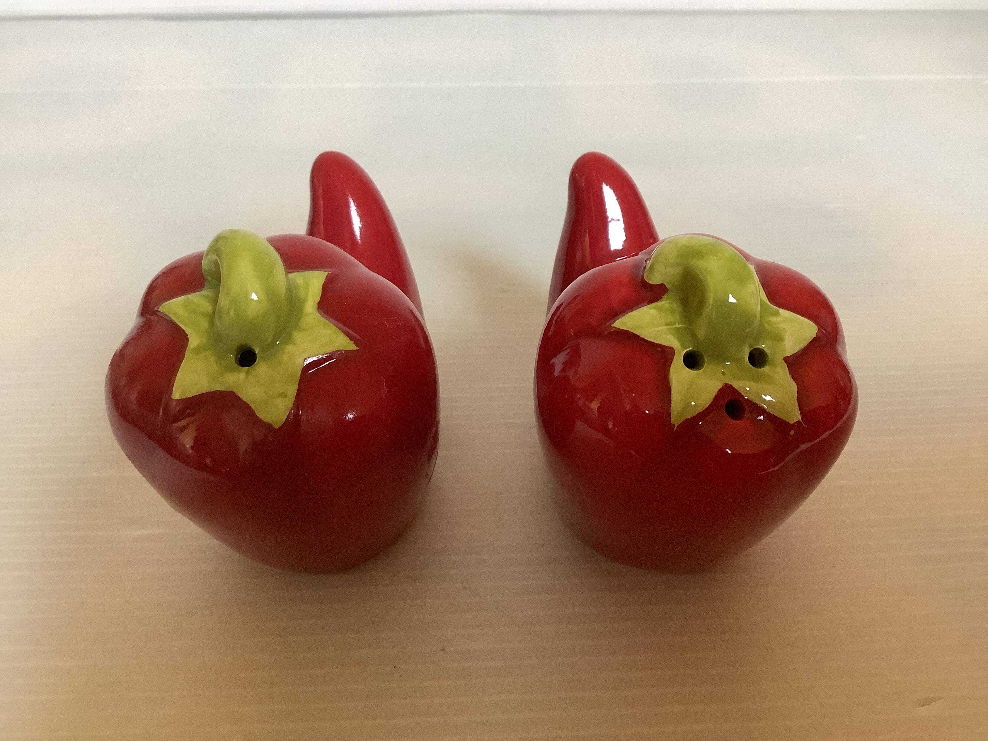 Salt and pepper red chilies