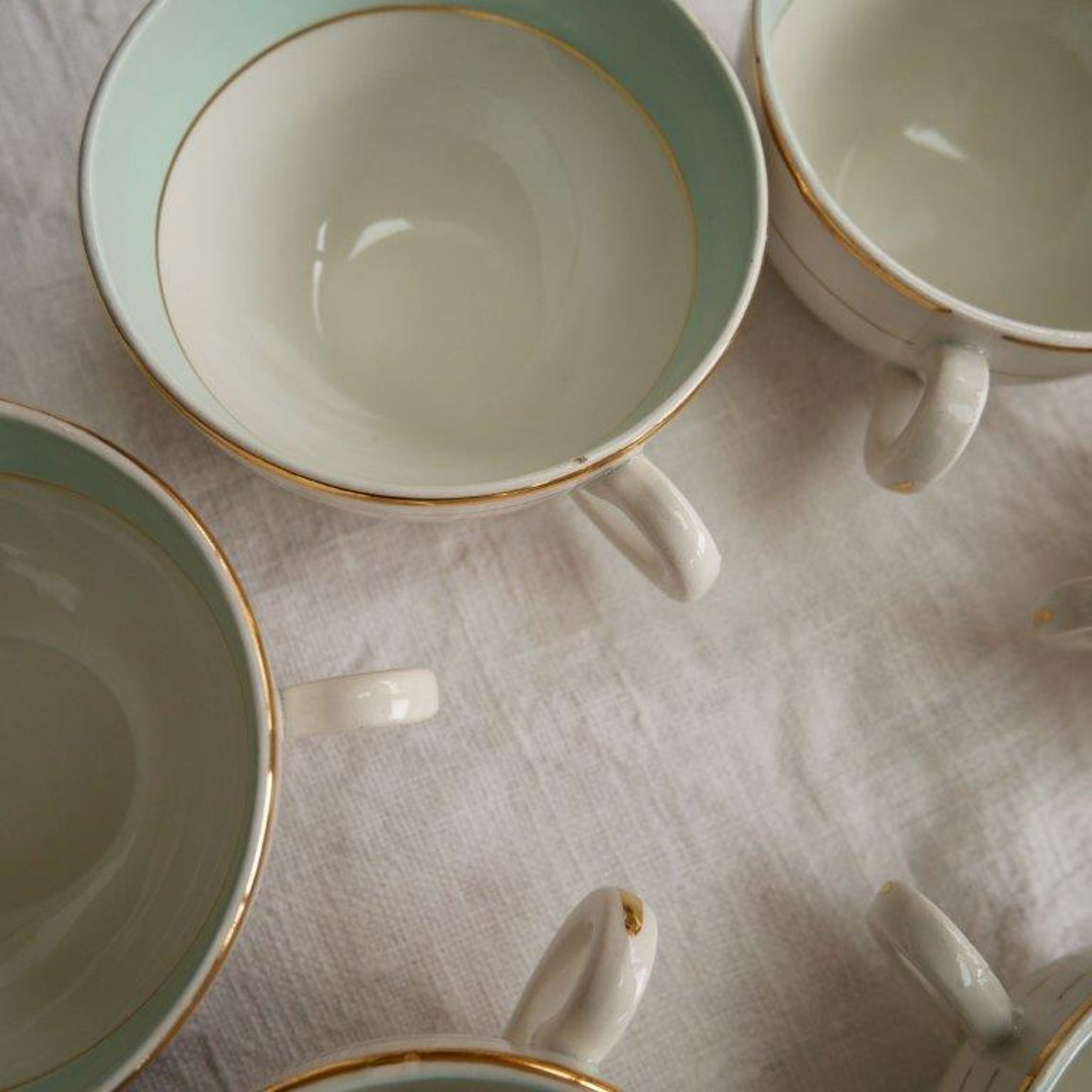 Set of 6 coffee cups with Lunéville saucers, Regency model