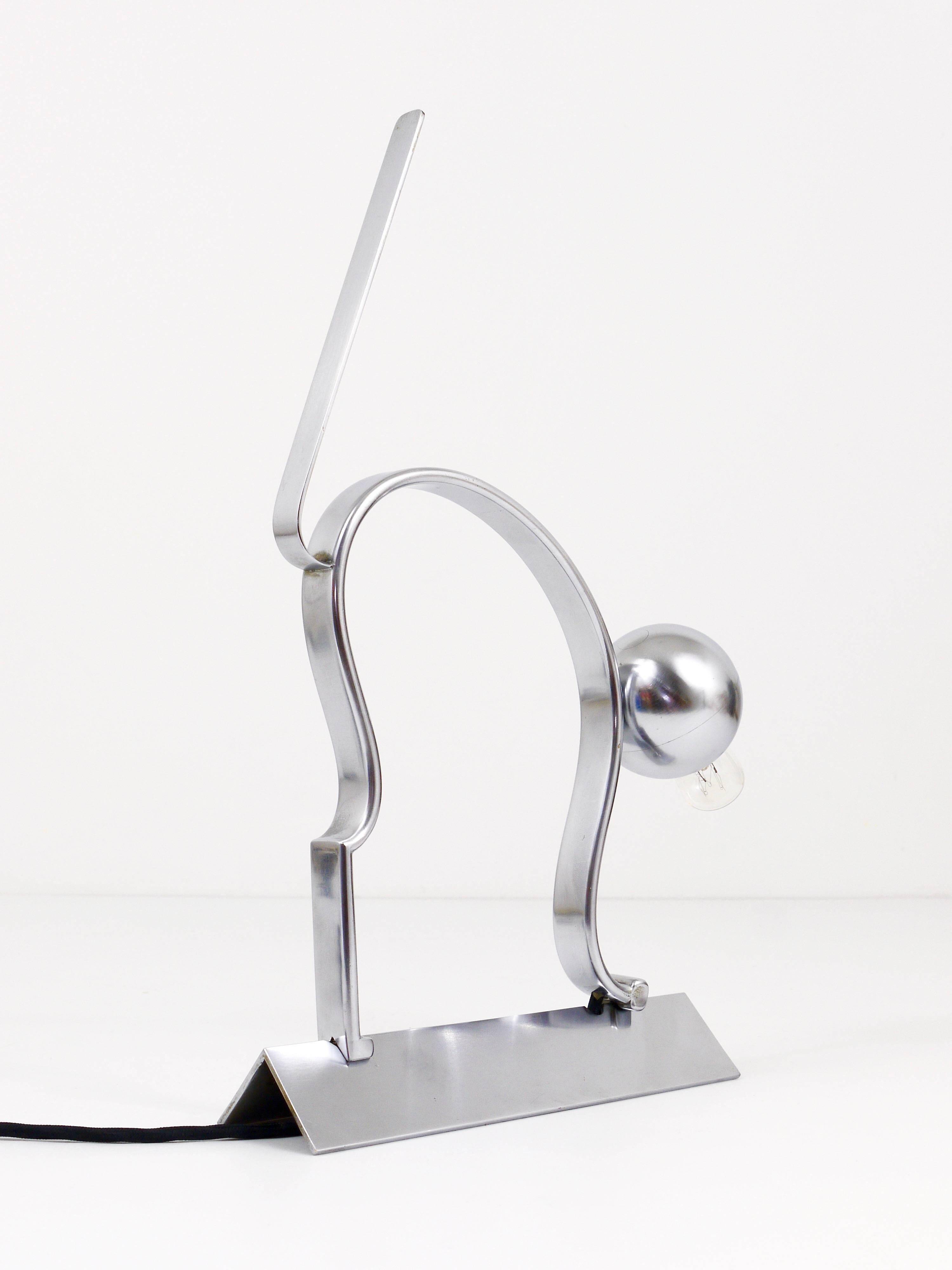 Table lamp sculpture of a cat in the Hagenauer style from the 1930s Art Deco.