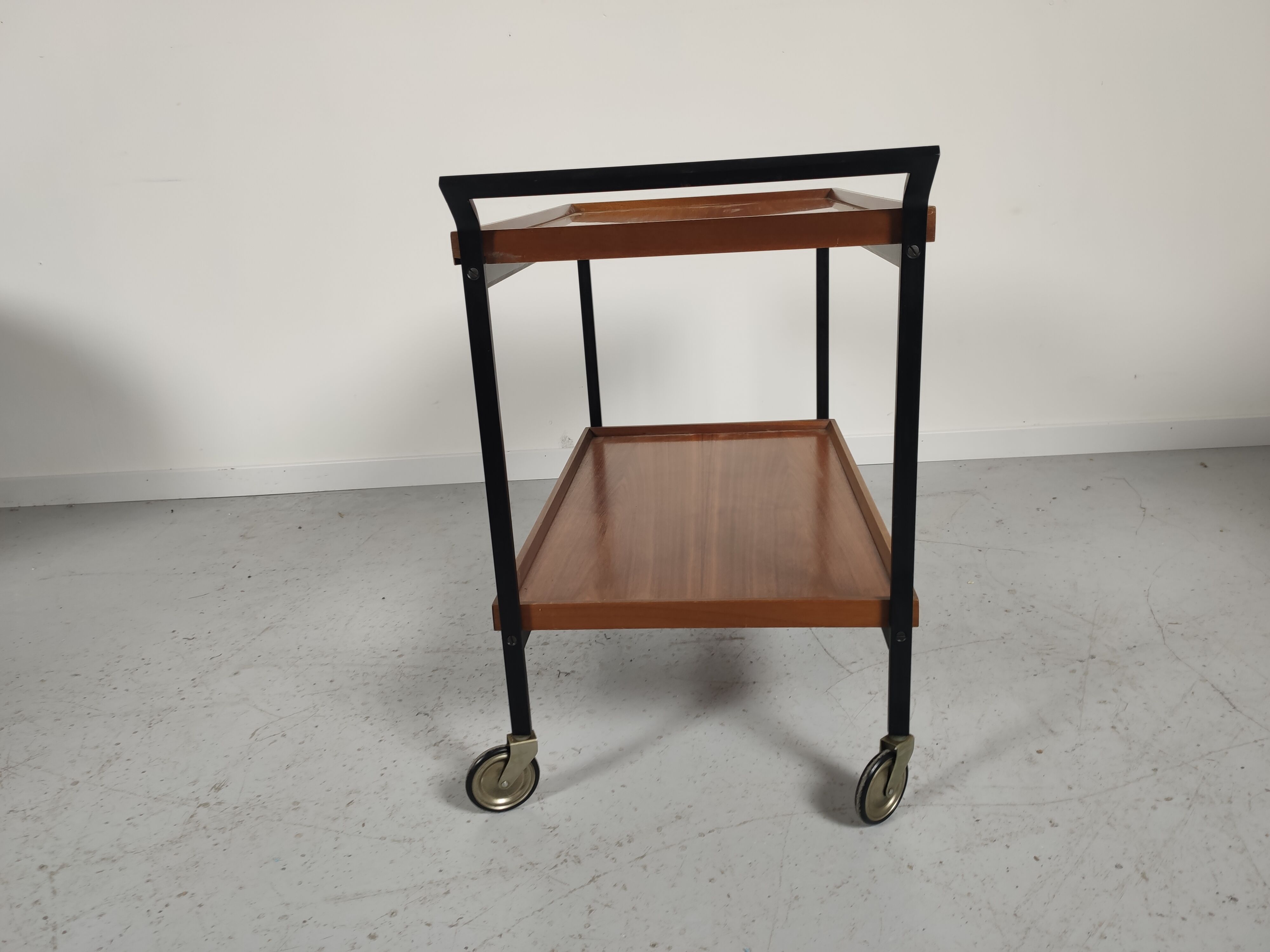 Scandinavian serving table 60/70
