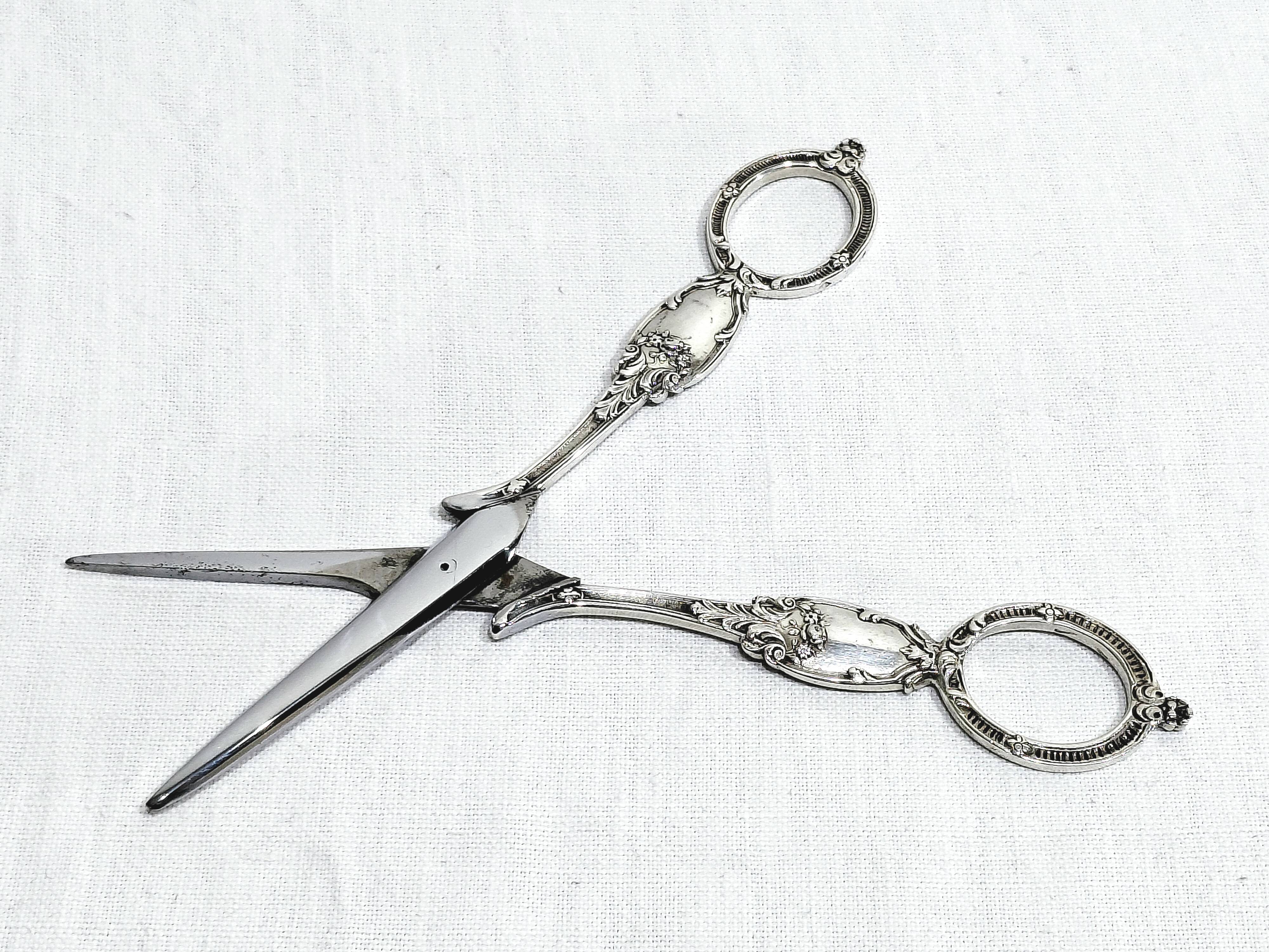 Eugène Schifferlet - Pair of grape scissors in silver