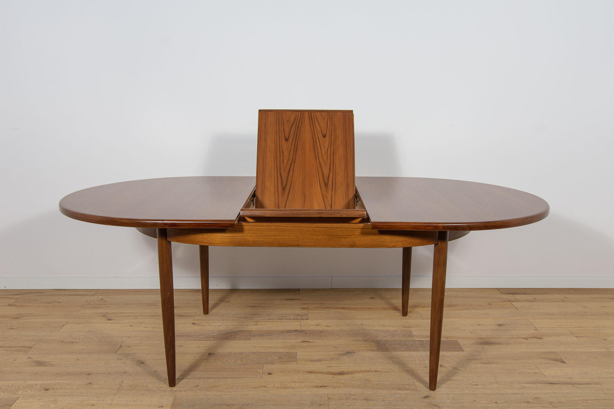 Mid-century modern oval dining table in teak from G-Plan, United Kingdom, 1960s