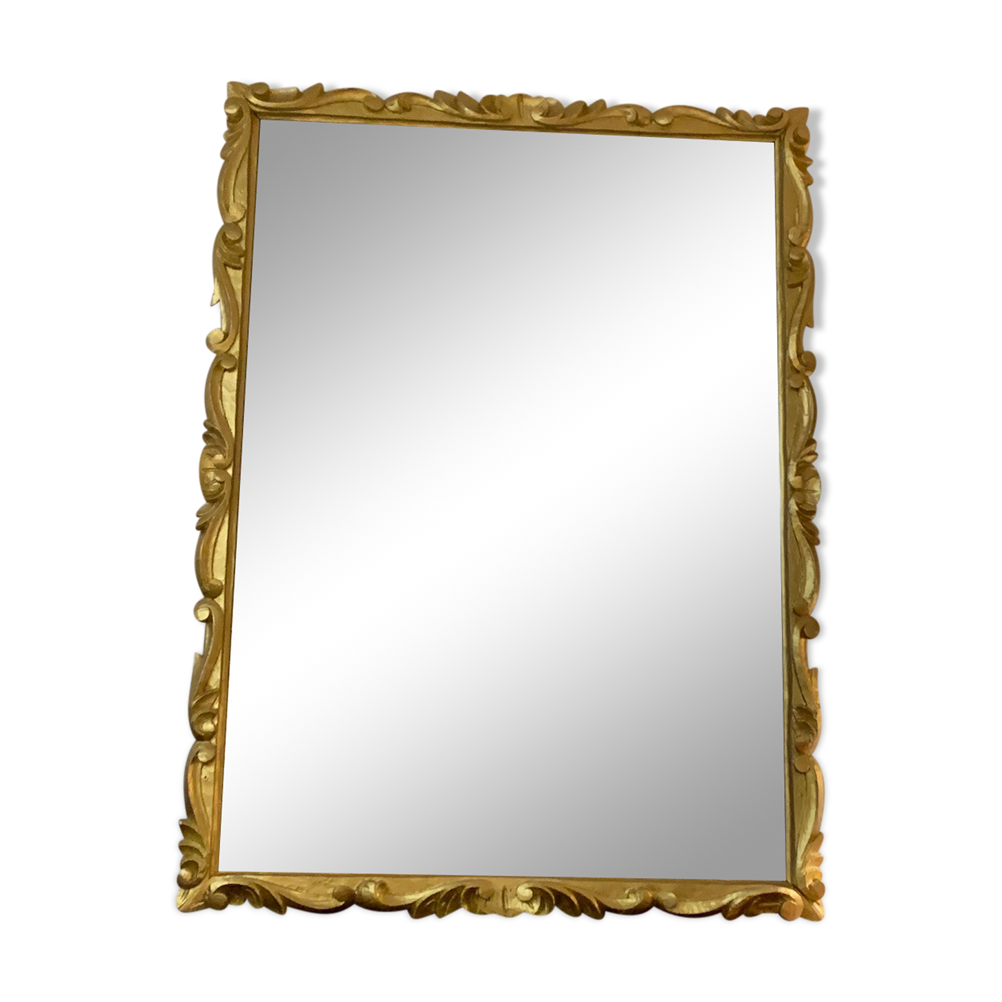 Miroir biseauté baroque aux fleurs sculptées et dorées