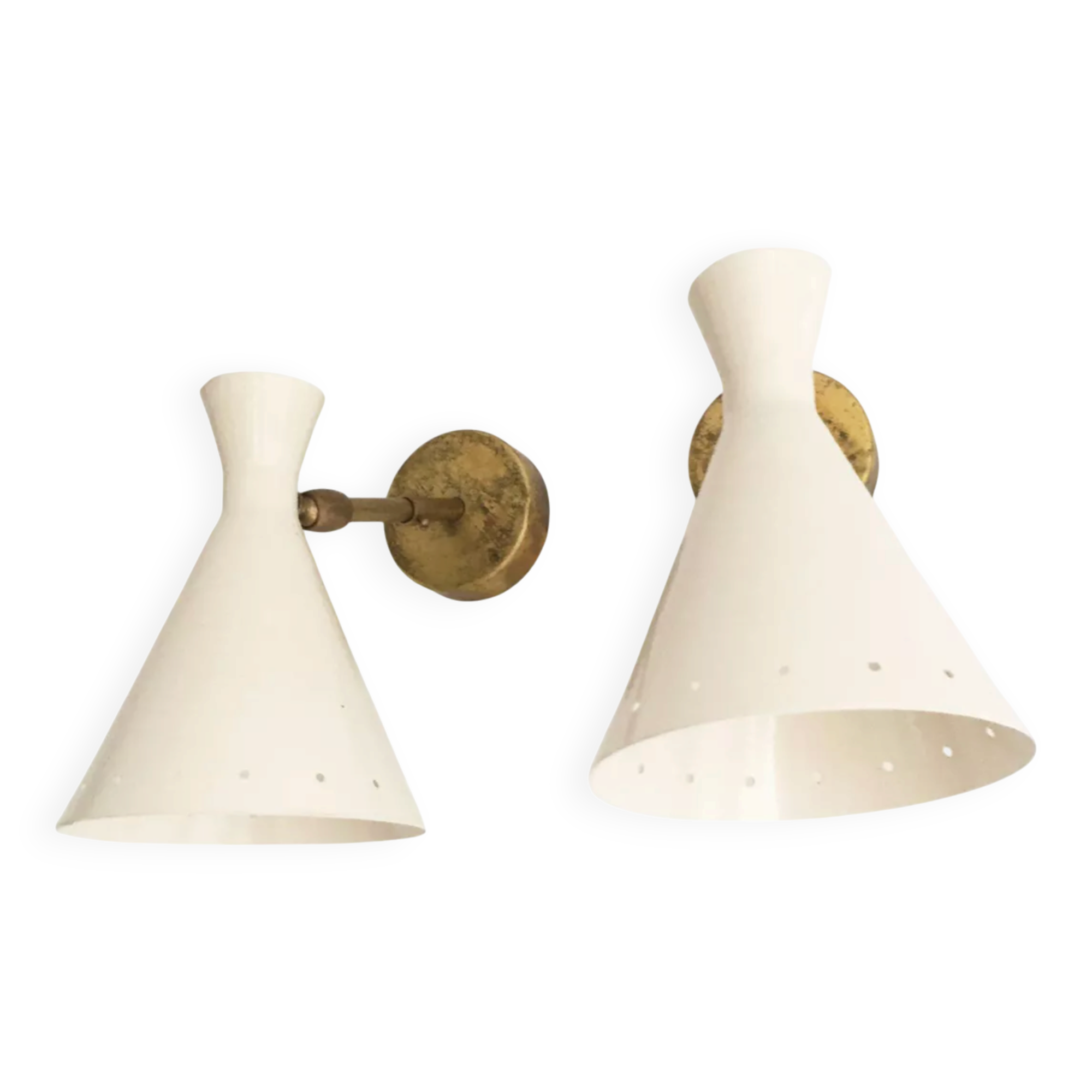 Pair of Italian wall lights in brass and lacquered iron, design 1950.