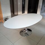 Table pied tulipe