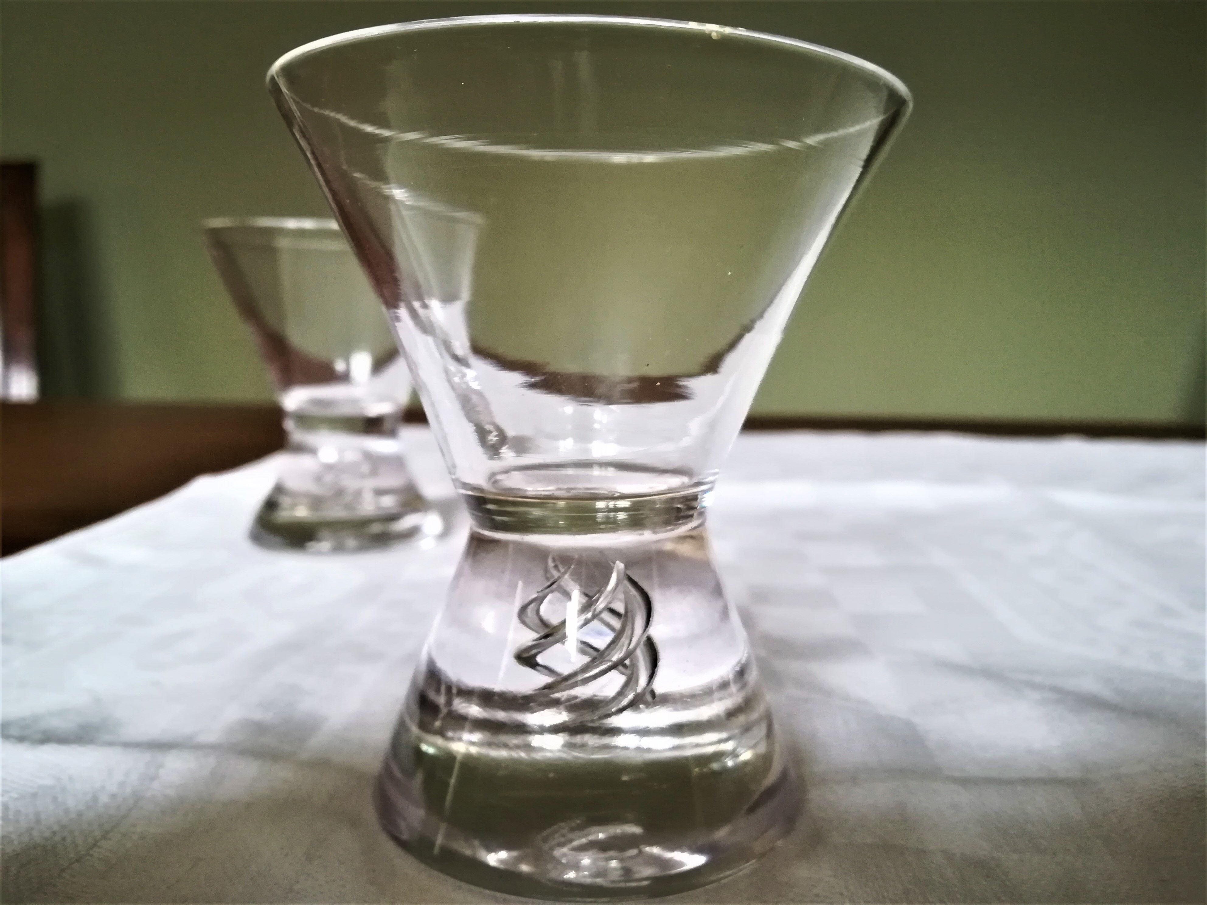 Set of two crystal glasses (digestive aperitif vodka) engraved under foot made in tudor sulphure