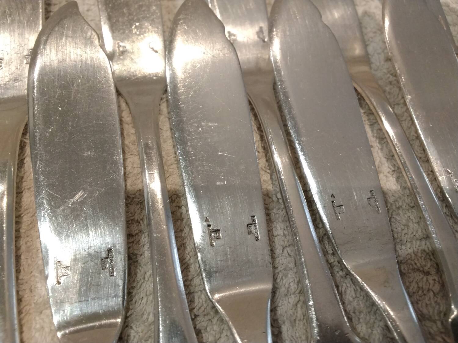 12 fish cutlery sets, 24 pieces, silver-plated metal, Christofle Cluny silversmith