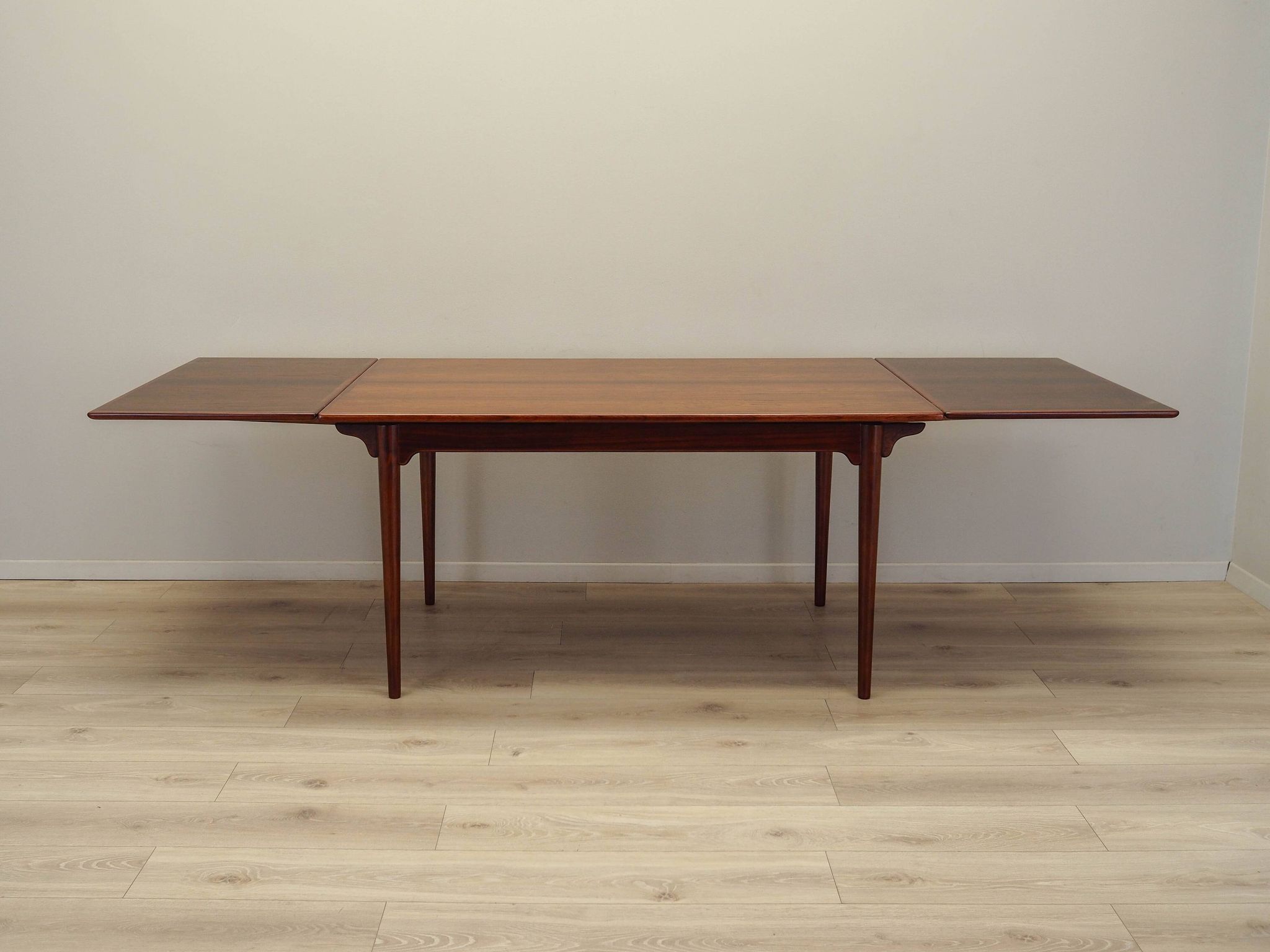 Table en palissandre, design danois, Omann Jun, designer : Gunni Omann