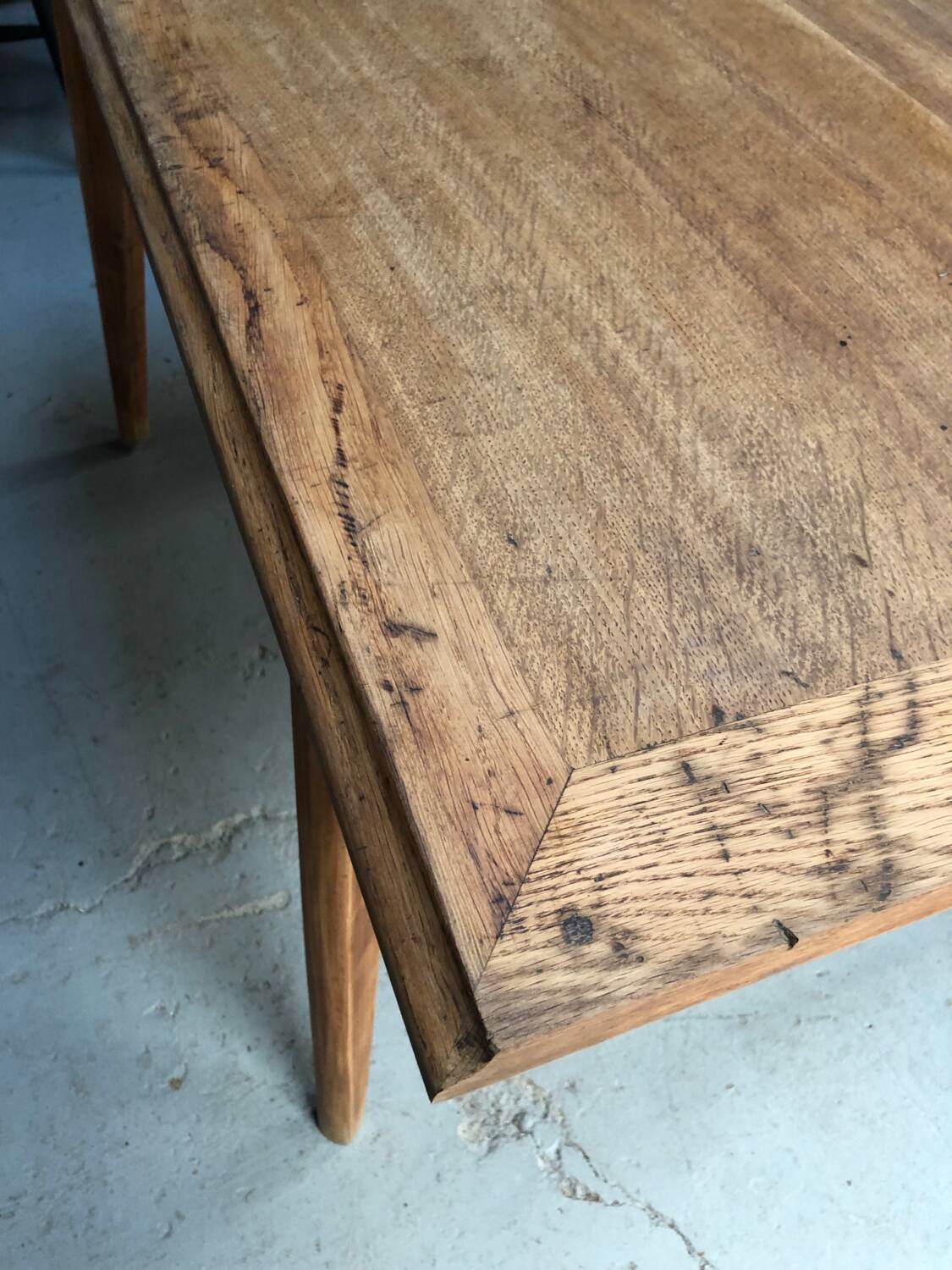 Ancienne table de bistrot en chêne