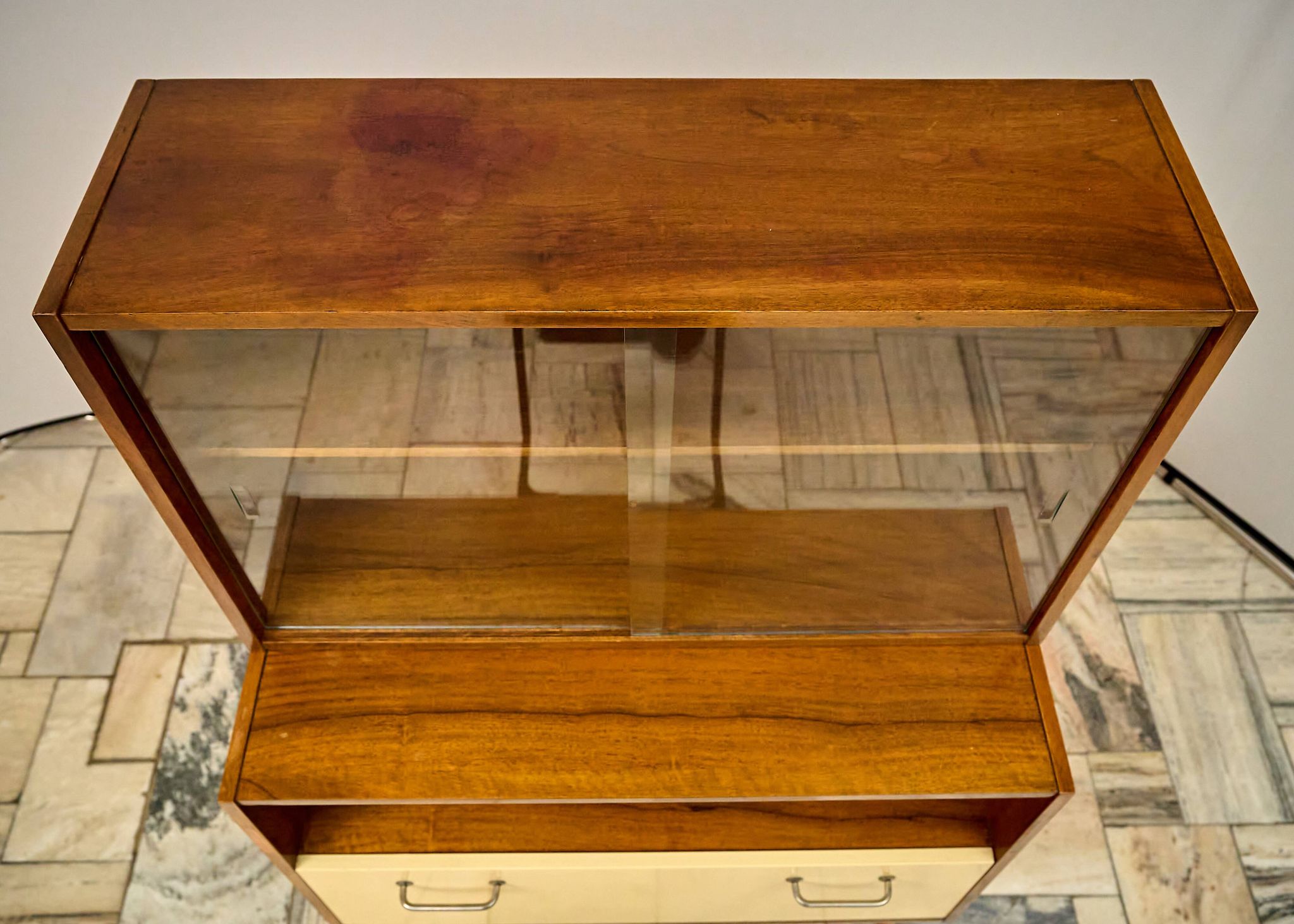 Vitrine du milieu du siècle des années 1960, Tchécoslovaquie