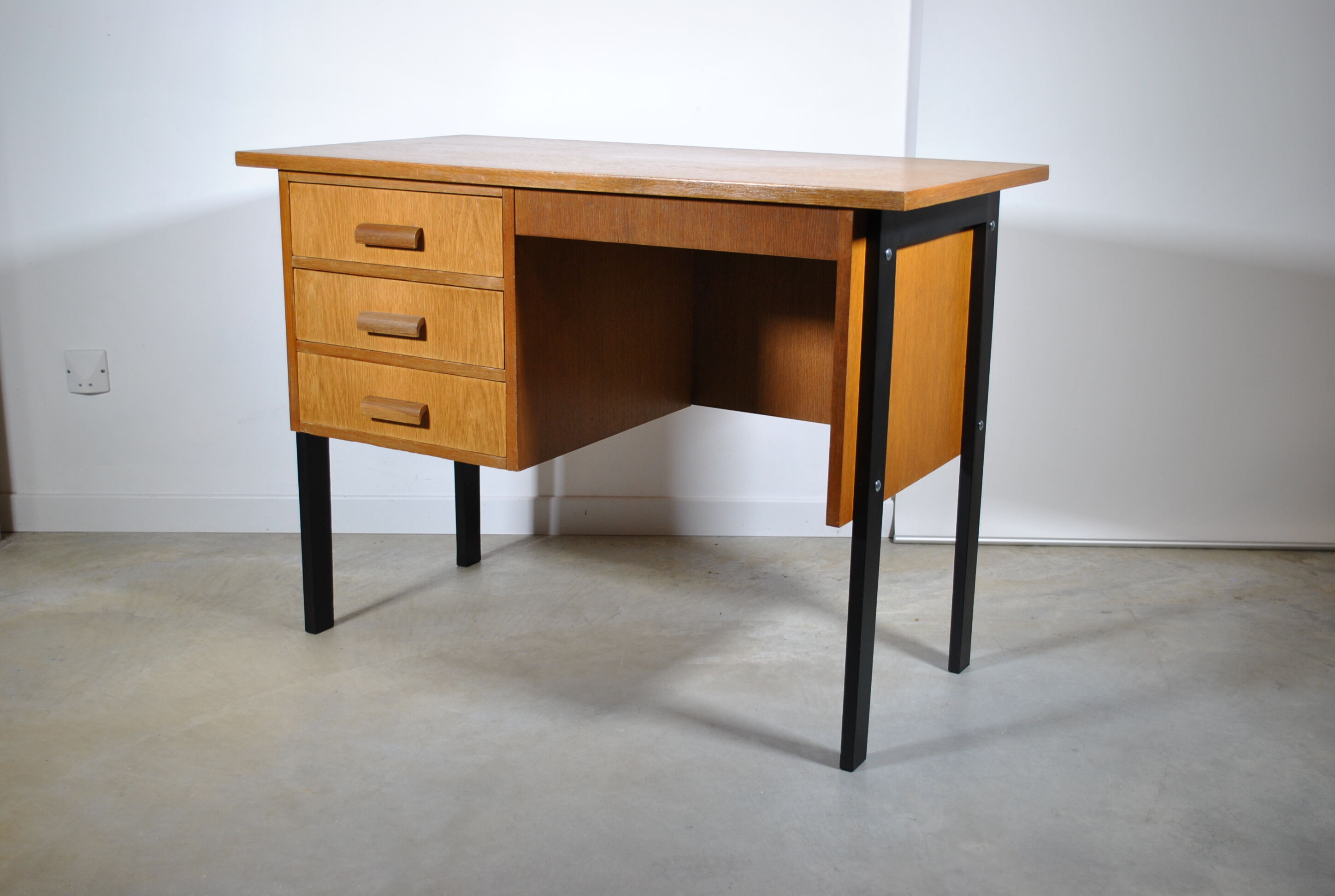 Oak desk 1970