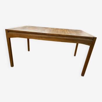 Table scandinave avec rallonges biseautées