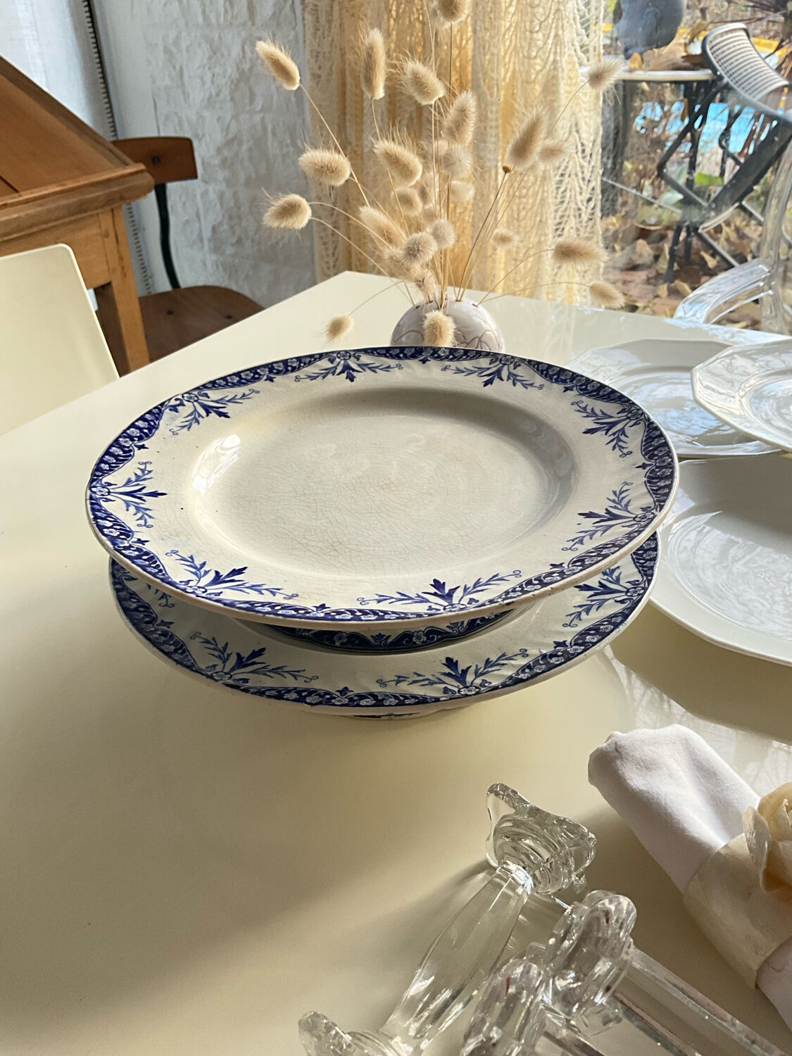 2 cake plates 'iron earth'