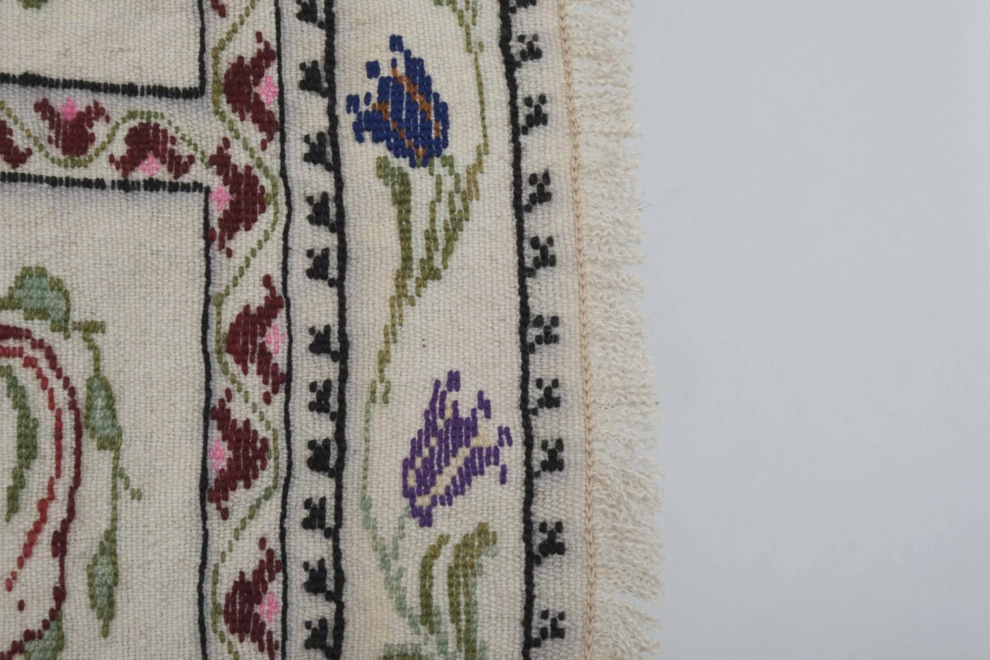 Vintage Turkish kilim, handwoven, 116x124 cm.