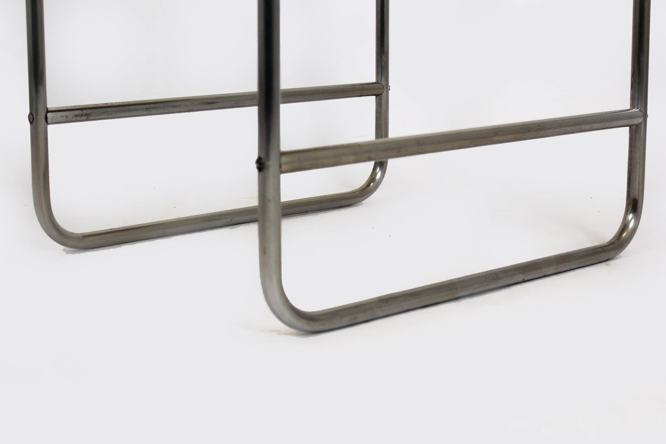 Table d'appoint Bauhaus en acier tubulaire, Tchécoslovaquie, années 1940