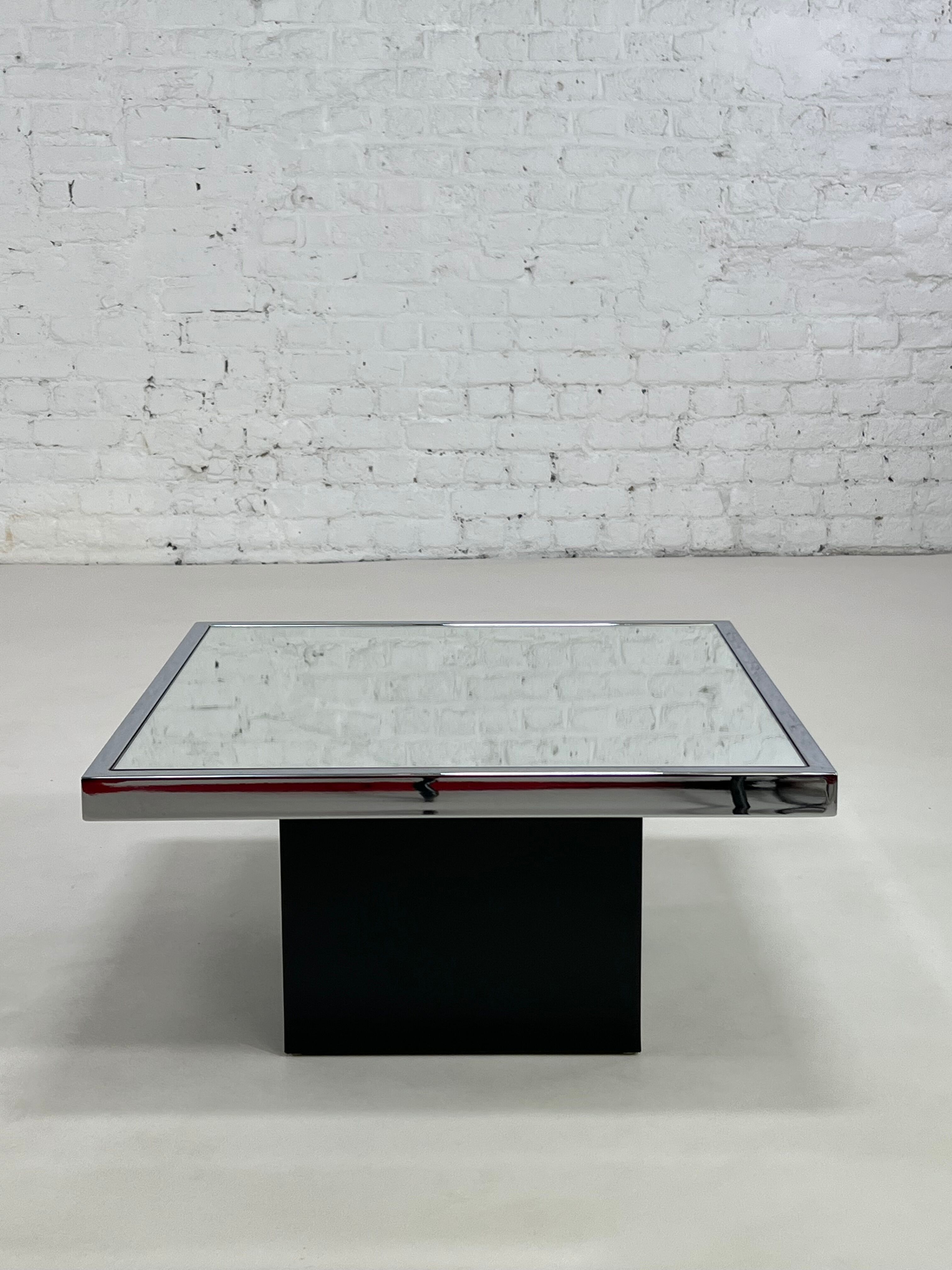 Trio of square and rectangular coffee tables 60s - 70s for Cidue