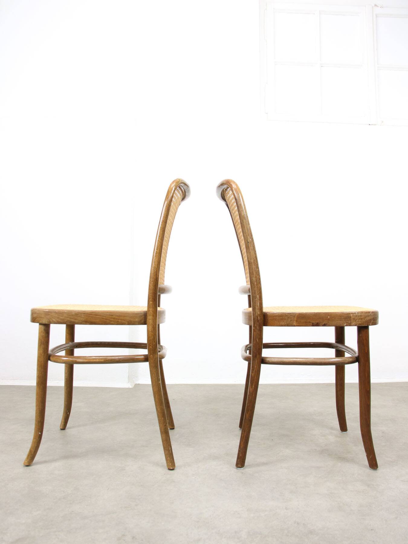 Chaises vintage n°811 en bois courbé, lot de 4