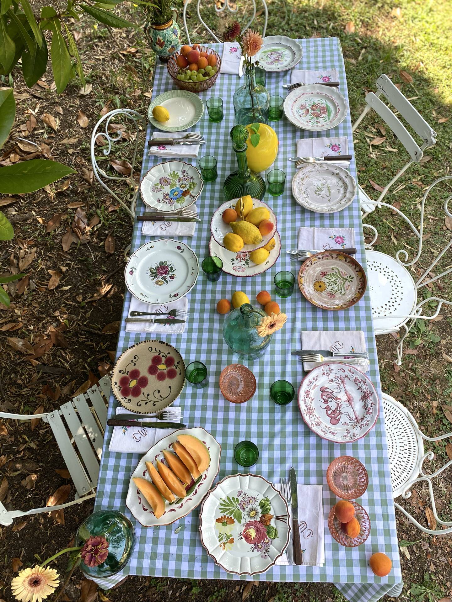 Exceptional set of 15 large mismatched plates.