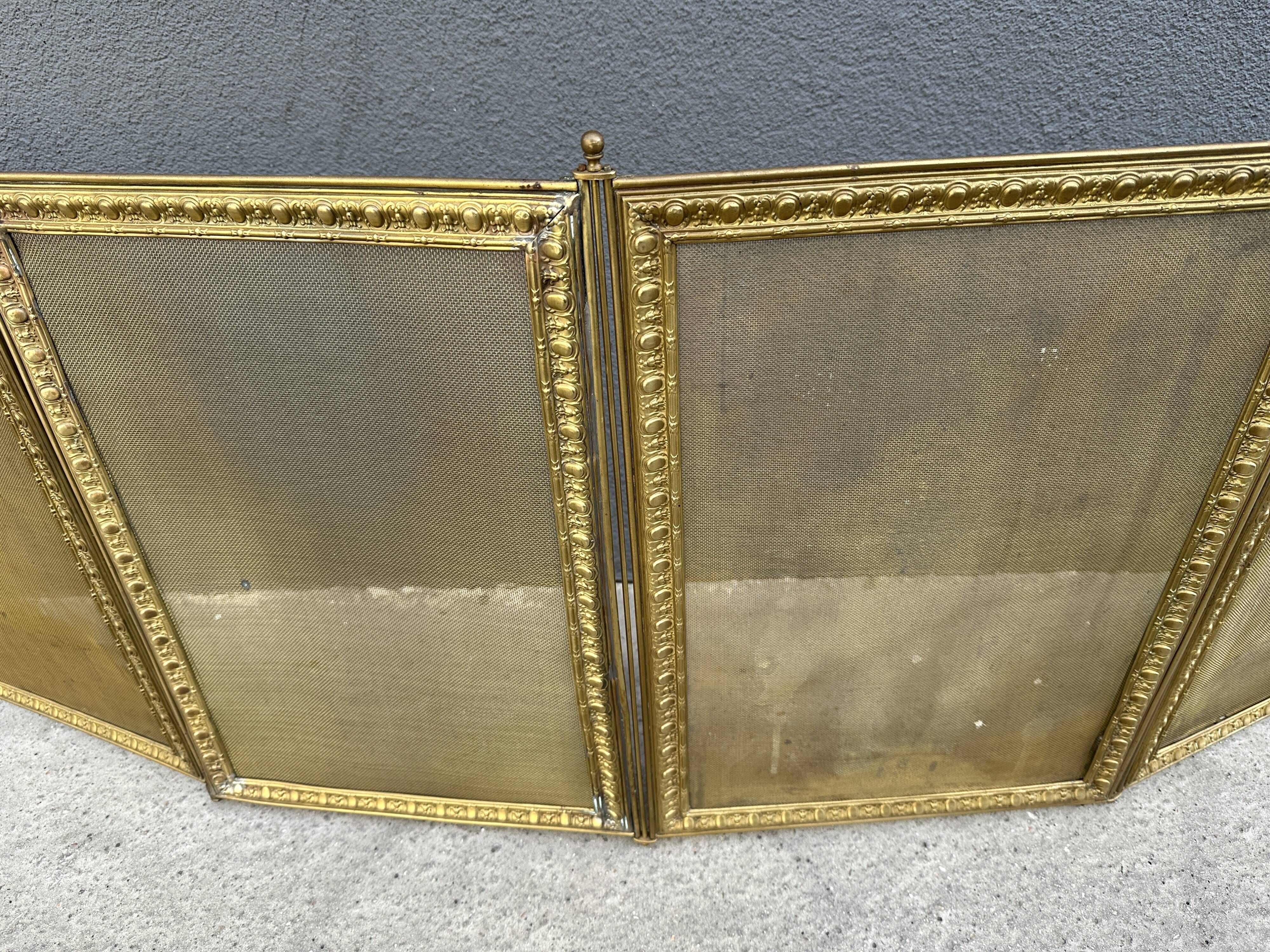 Antique brass fireplace screen from the 19th century by Bouhon Frères.