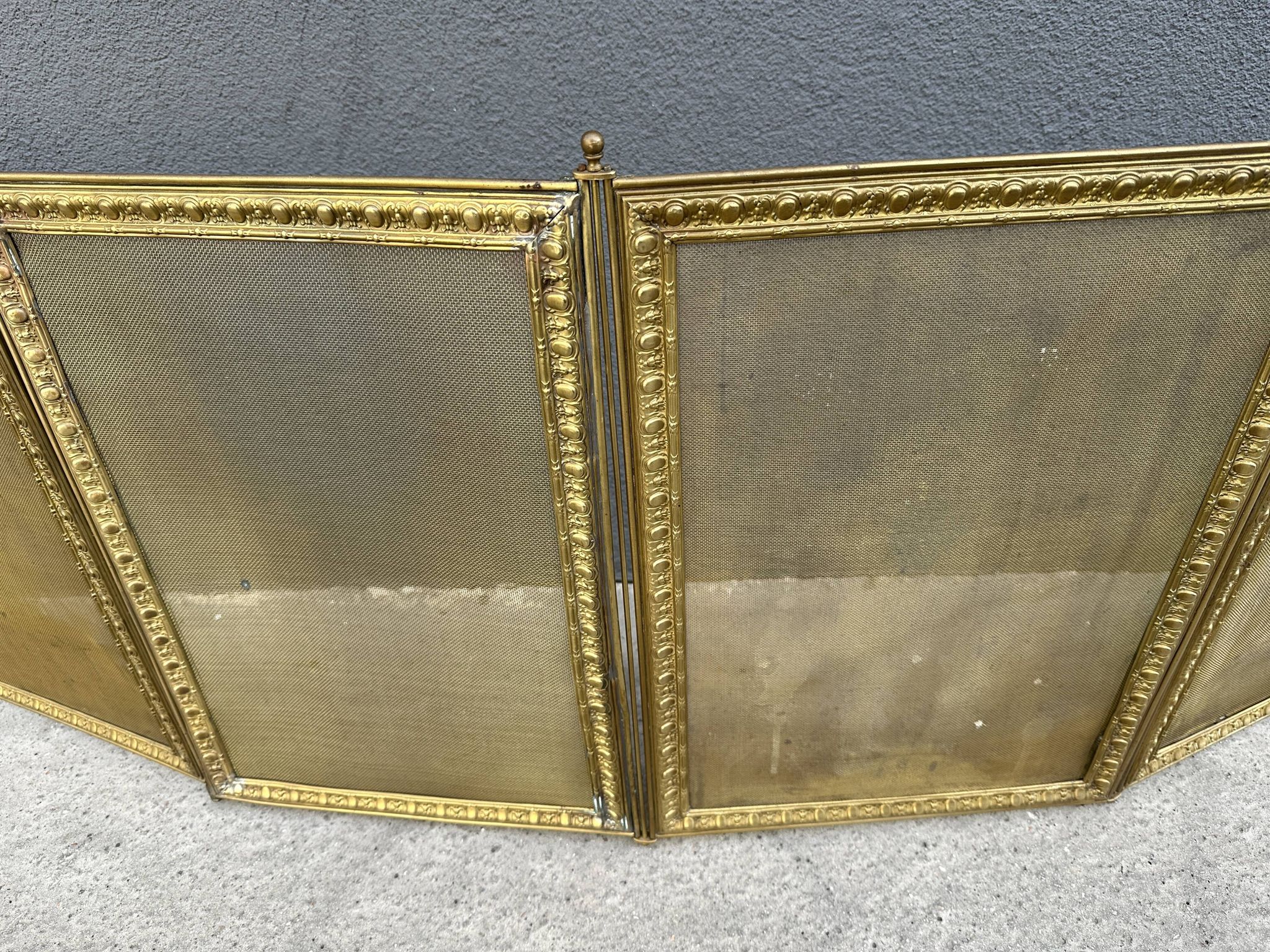 Antique brass fireplace screen from the 19th century by Bouhon Frères.