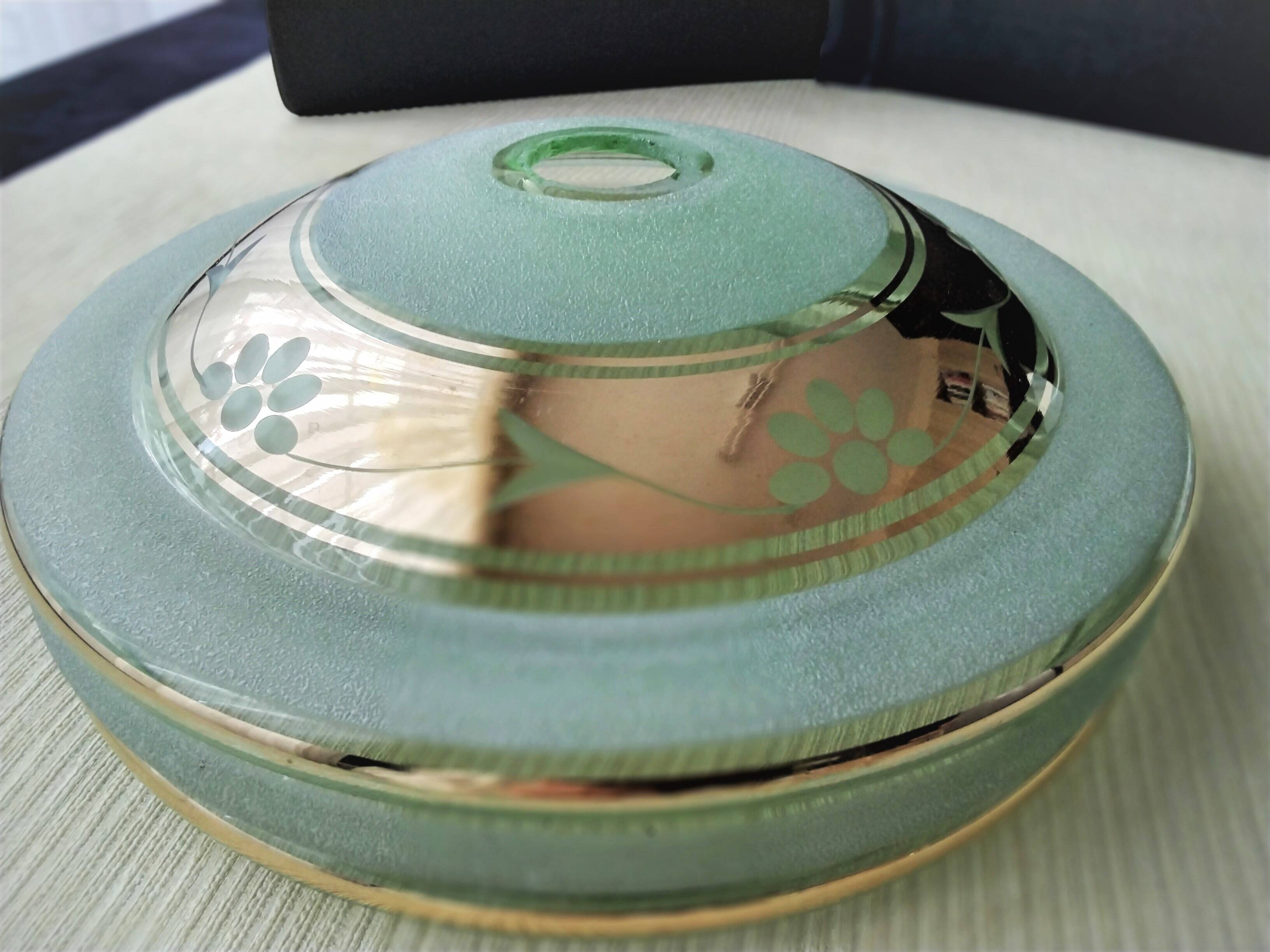 Globe for suspension in granite glass from the 30s and 40s