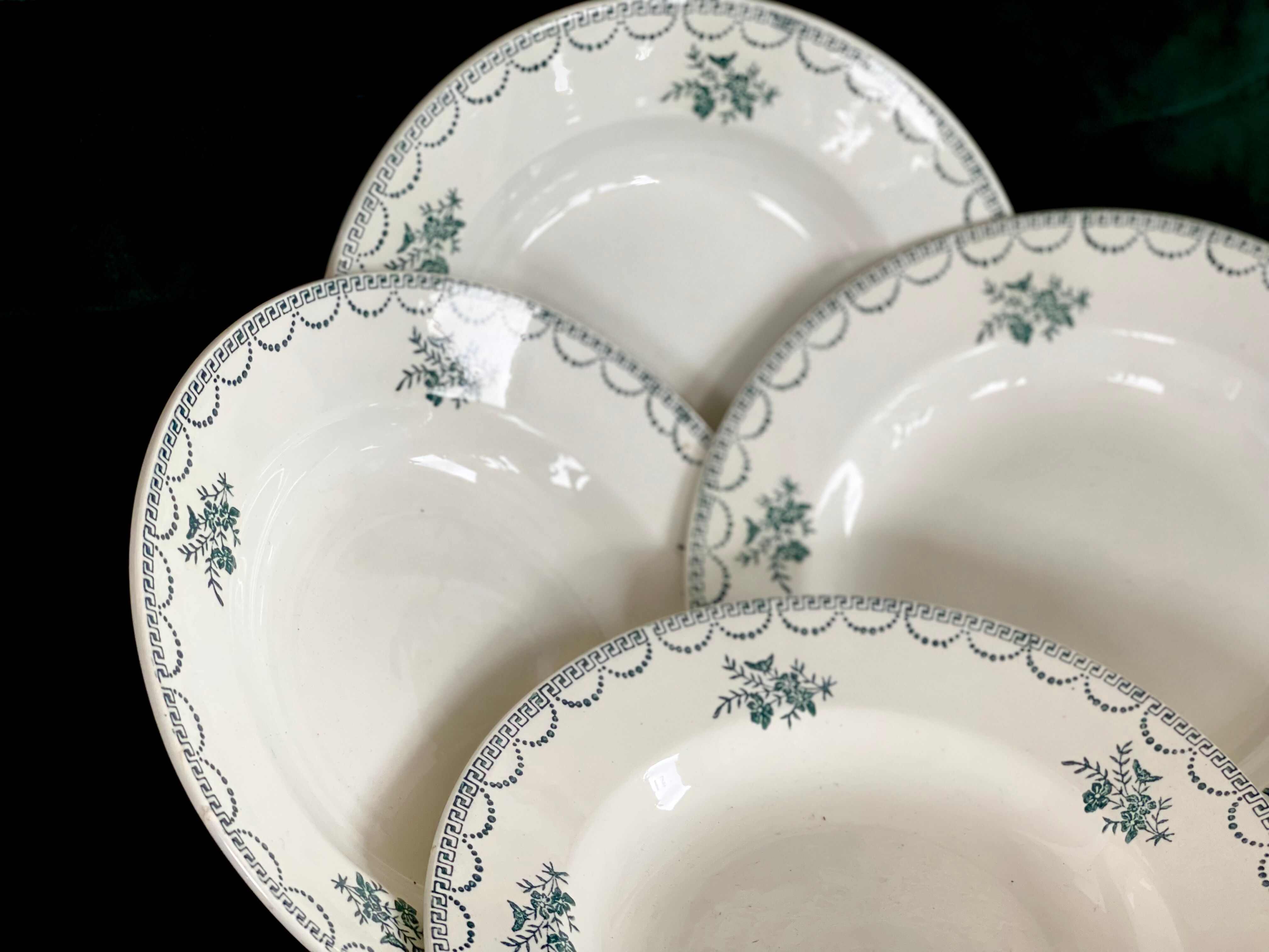4 assiettes creuses St Amand terre de fer