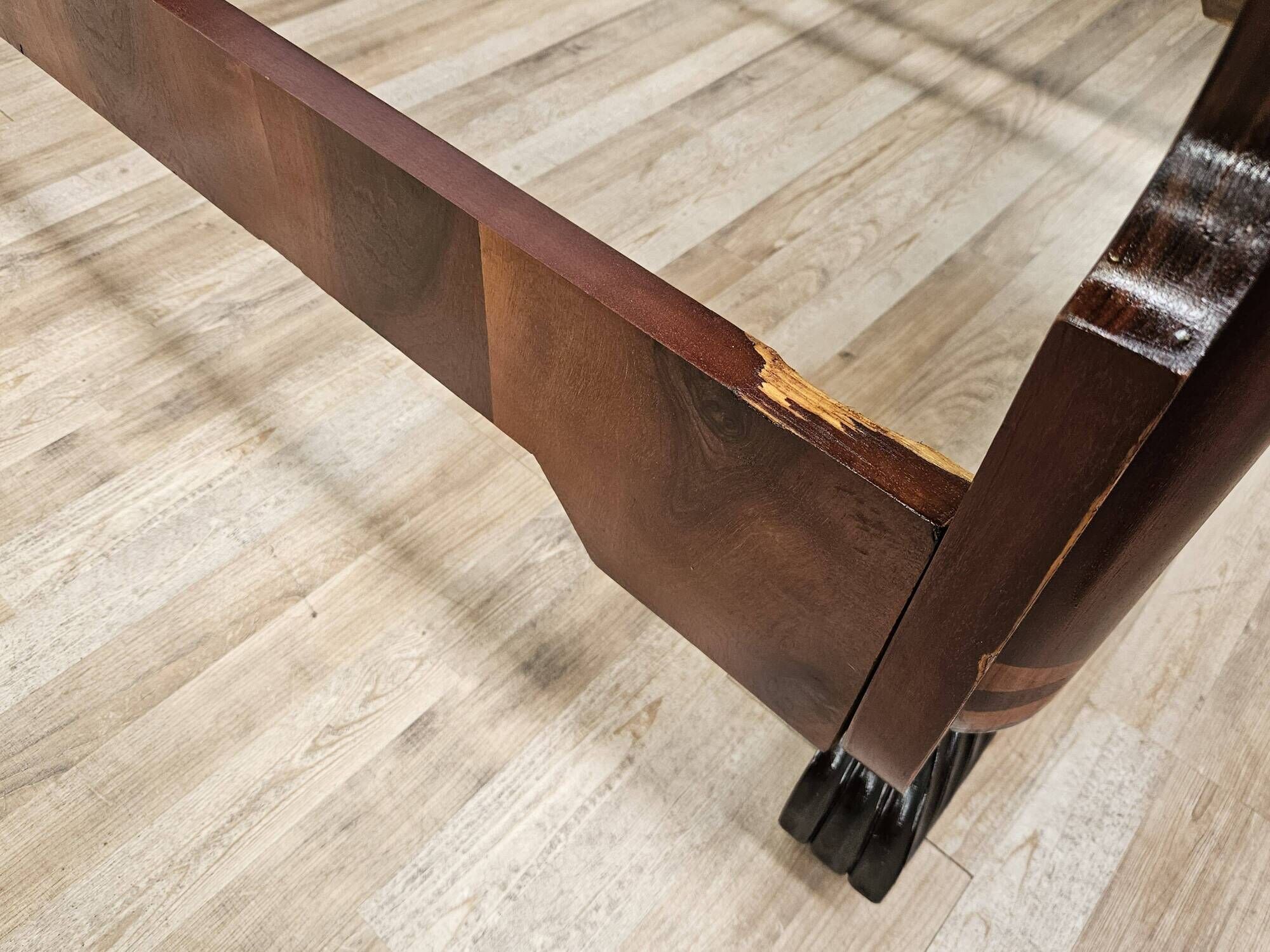 Pair of Art Decò single beds in mahogany and pink maple, 1940