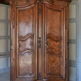 Curved cabinet