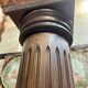 Colonne de style Louis XVI en bois sculpté de la fin du XIXème siècle, 2m27 de hauteur