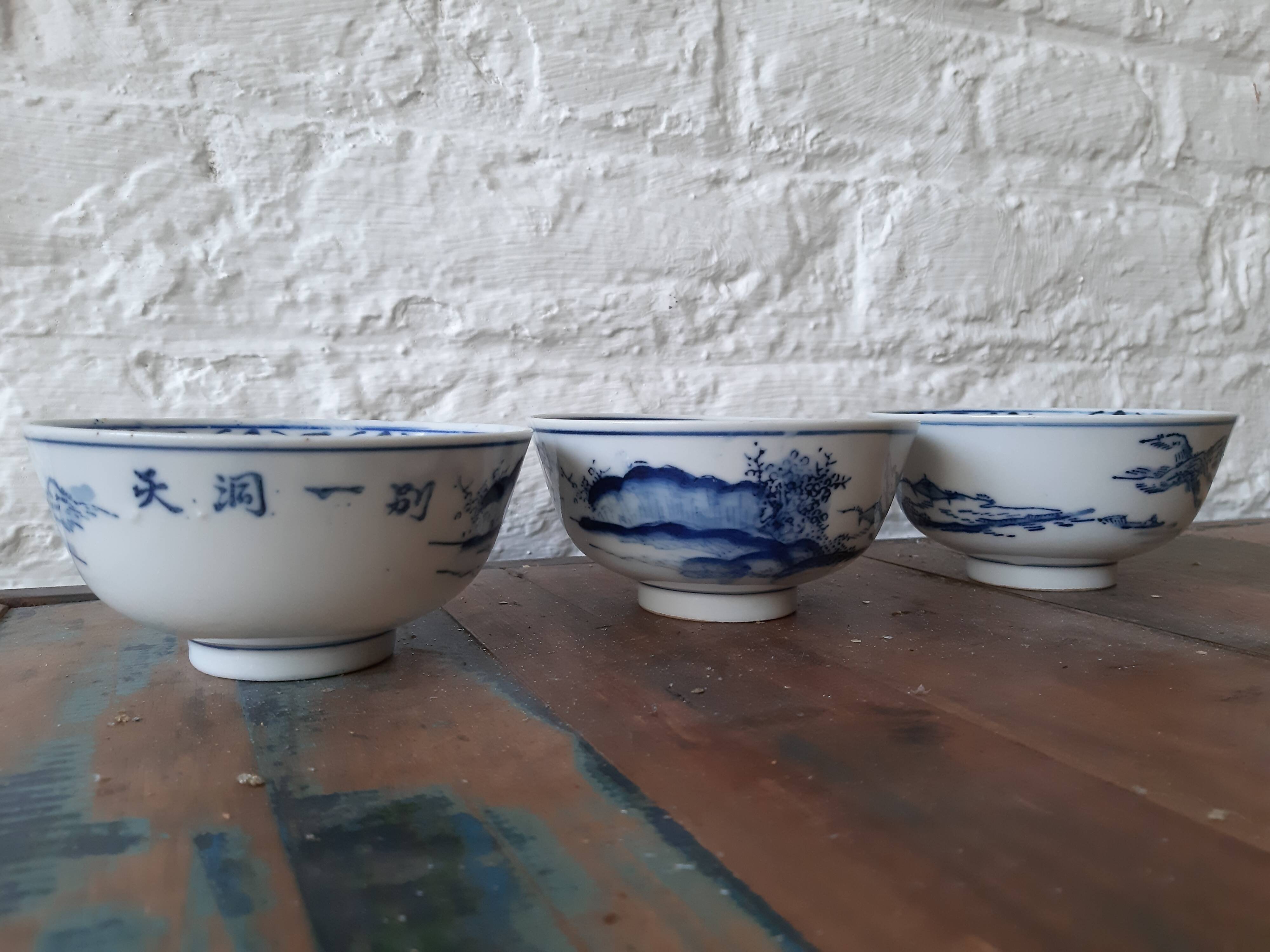 3 bowls of Chinese art in blue and white porcelain from the beginning of the 20th century