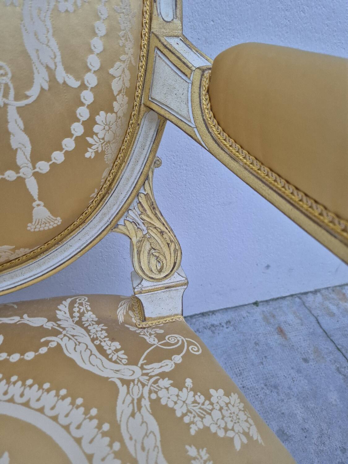 Louis XVI style cabriolet armchair with decorated medallion