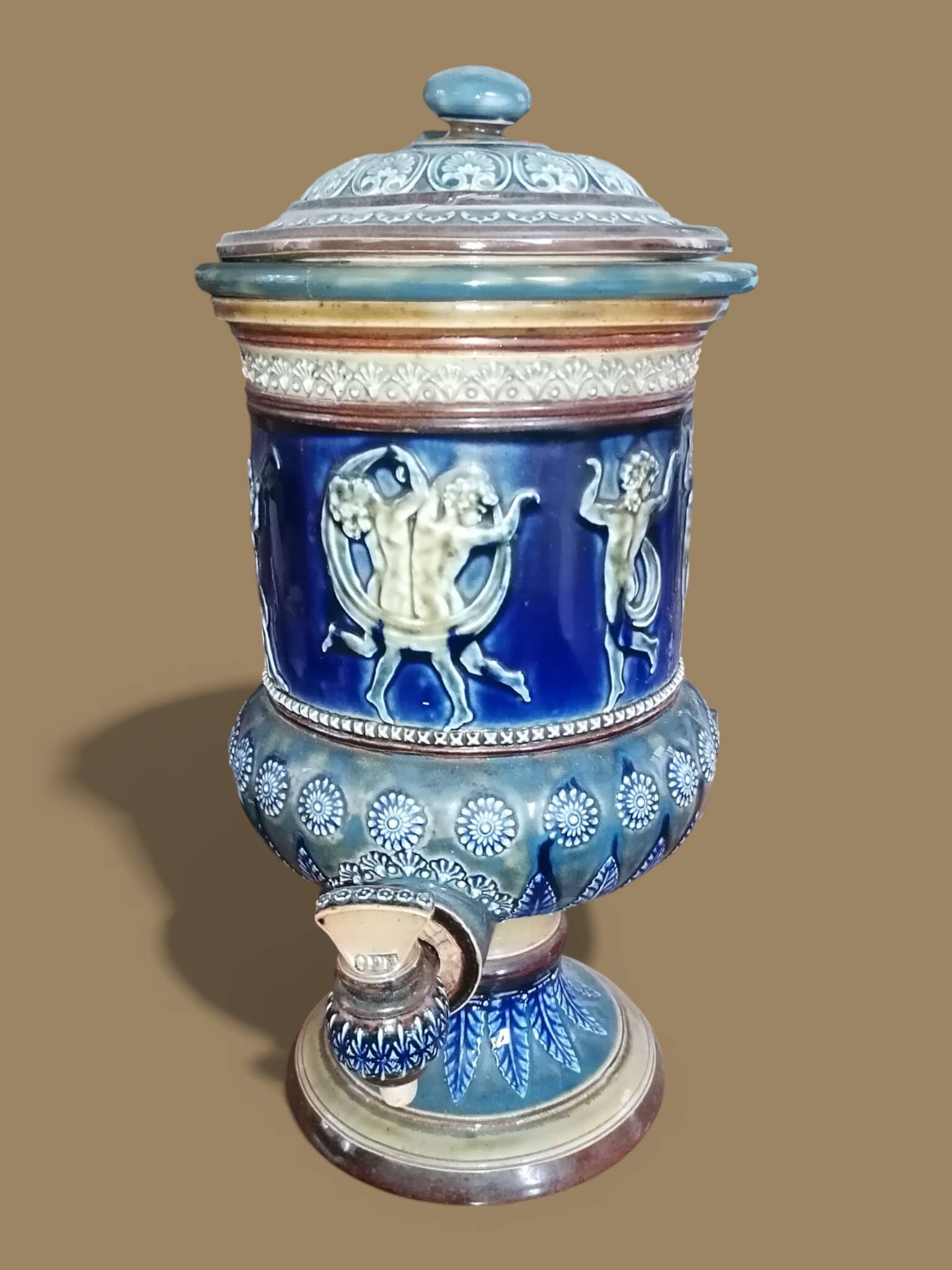 Ceramic water fountain barbotine - Royal Doulton Lamberth - Putti