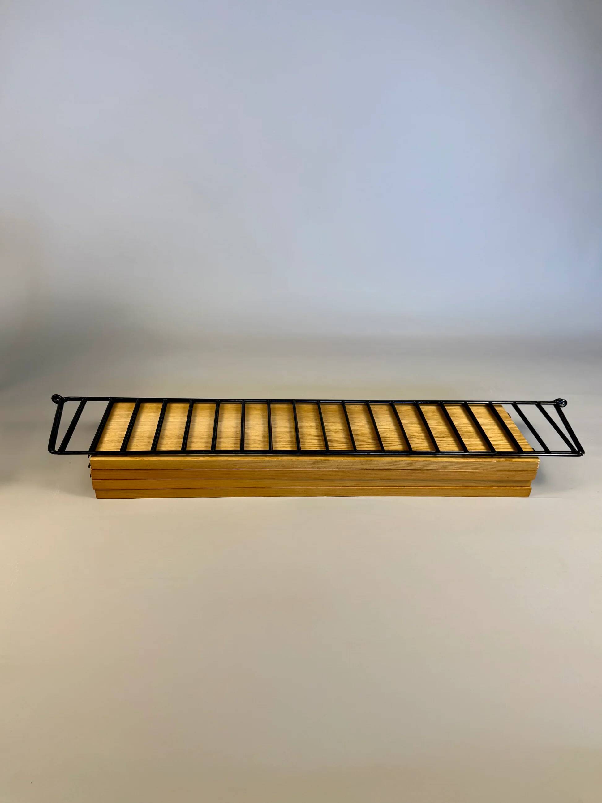 Floating wall shelf in oak veneer and black metal, 1960s.