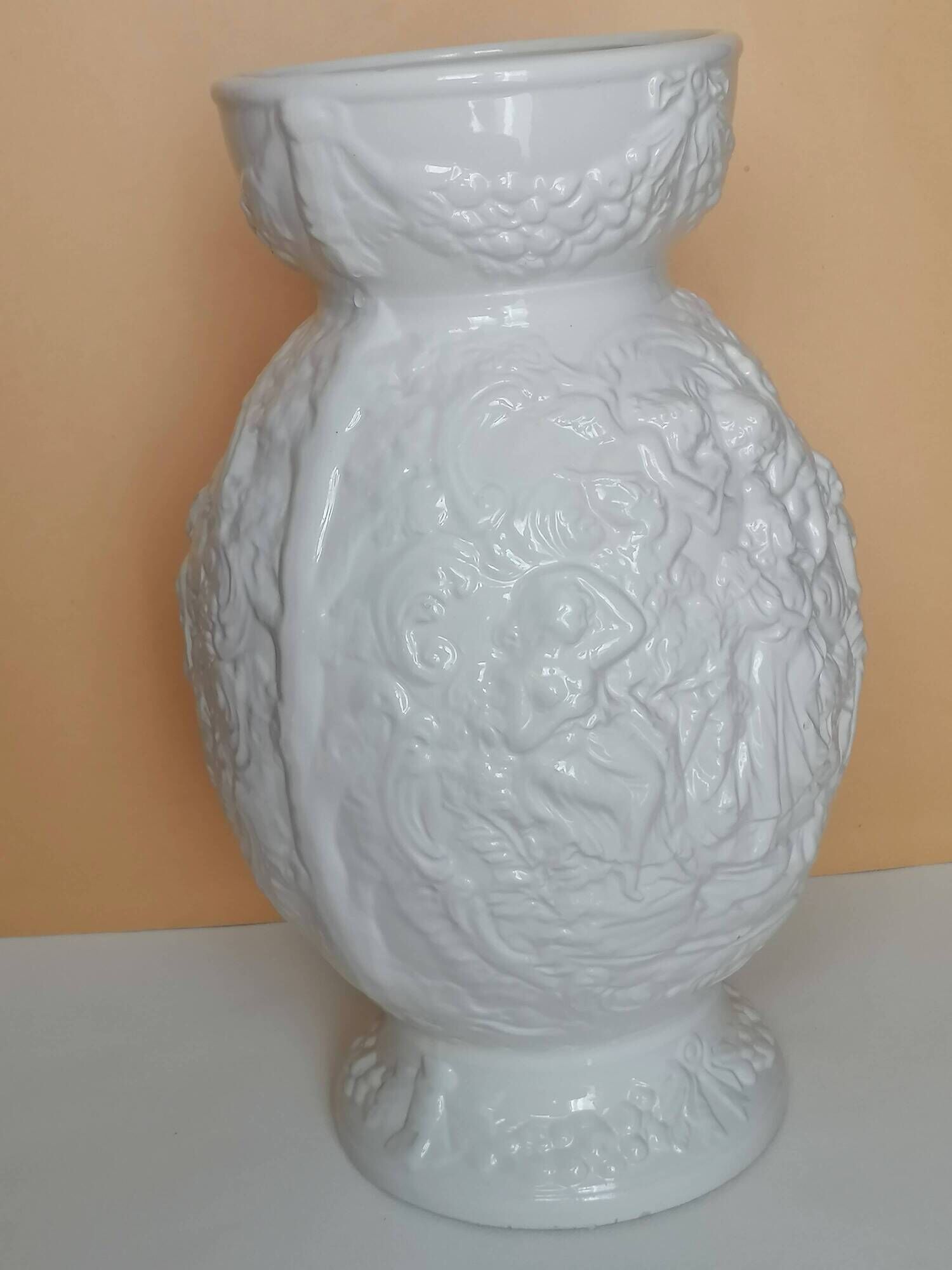 Vase barbotine signé V. Bassano