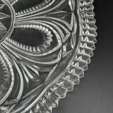 Plat en verre travaillé