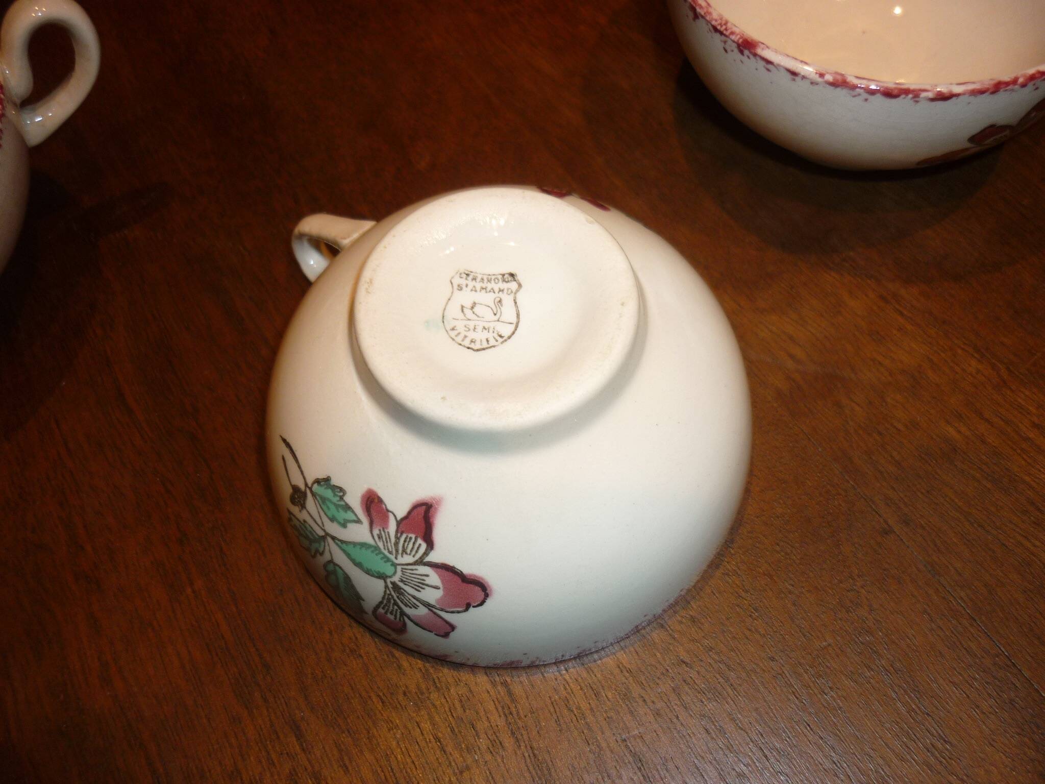 6 beige and red St Amand coffee cups