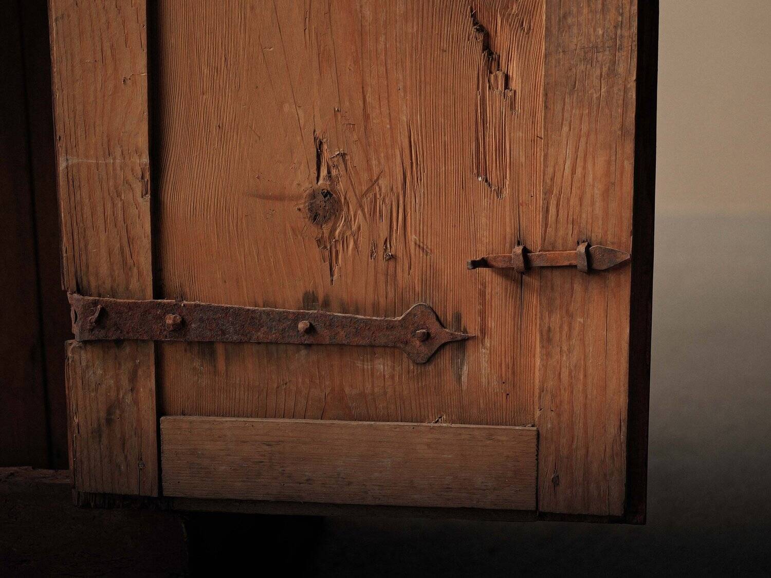 Mountain pine wardrobe – Folk art, Switzerland, 18th century