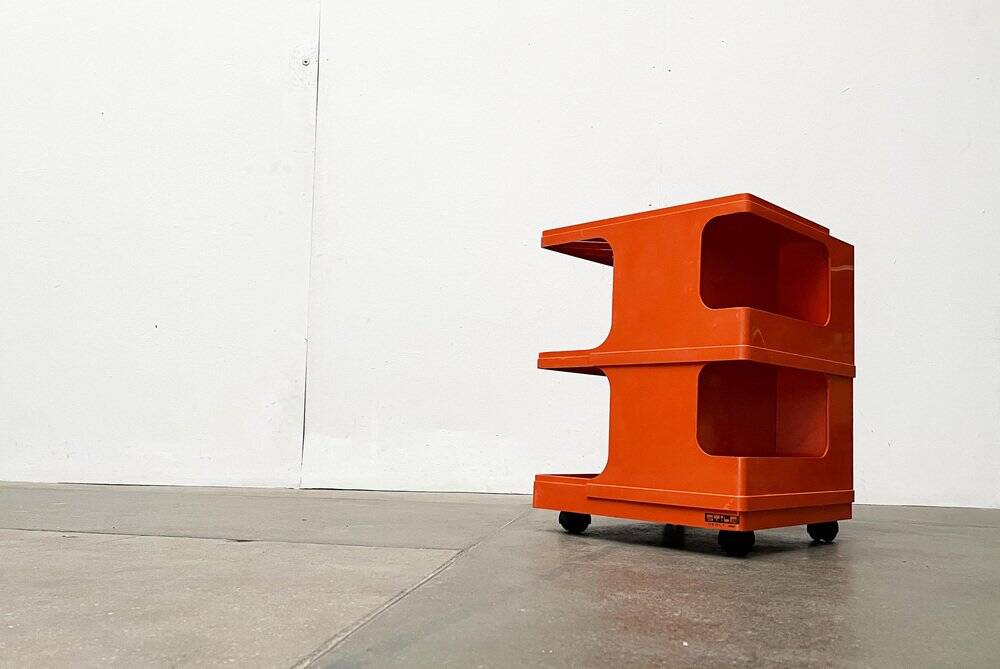 Dessert or space-age side table by Giovanni Pelis for Stile Neolt, 1960s.